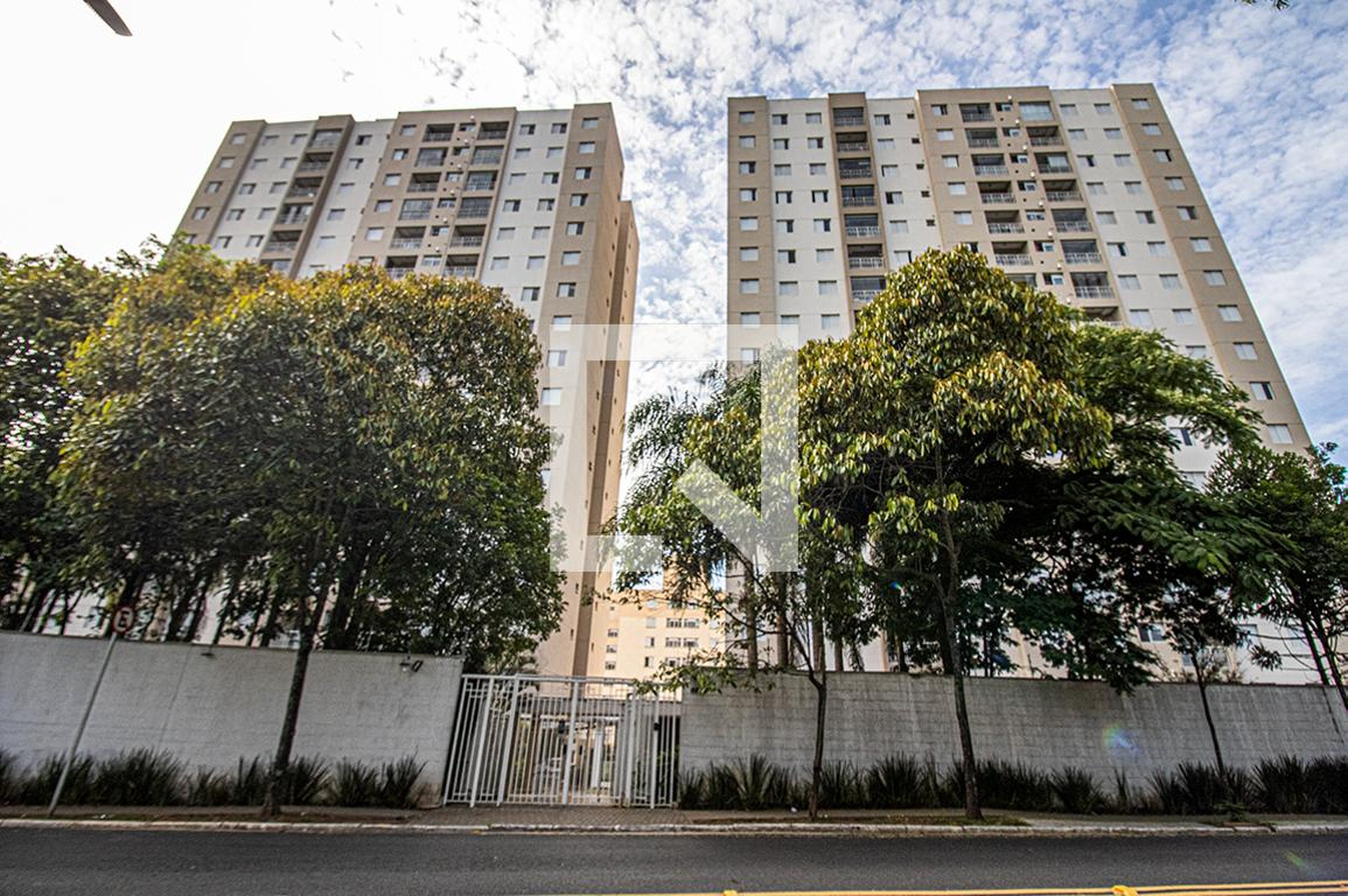 fachada Condomínio em Rua Alfredo Jorel, 286