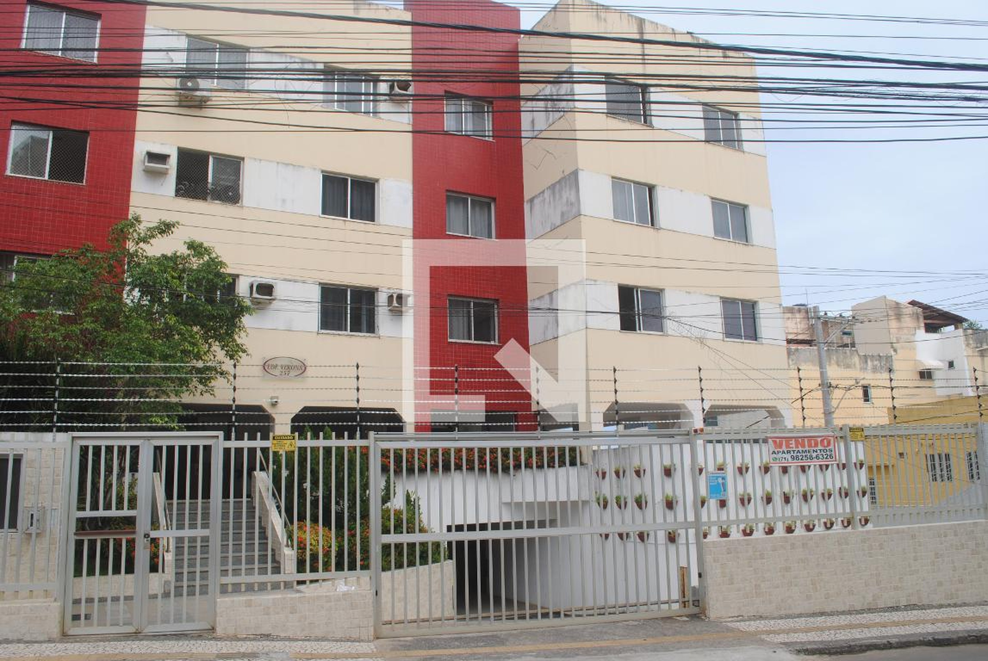 Fachada Condomínio em Rua Professor Cassilandro Barbuda, 257