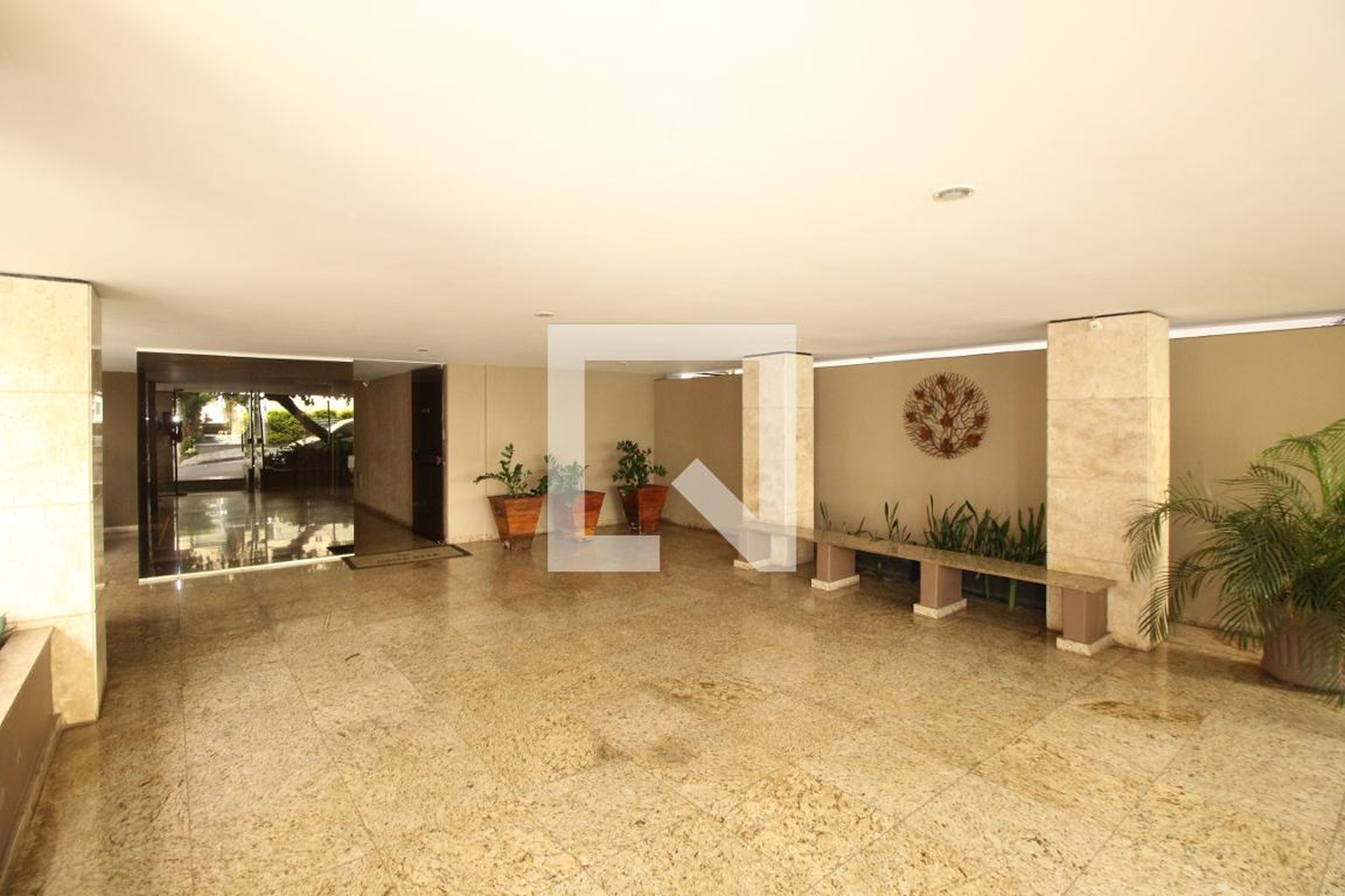 Entrada do prédio Condomínio em Rua Odilon Braga, 907