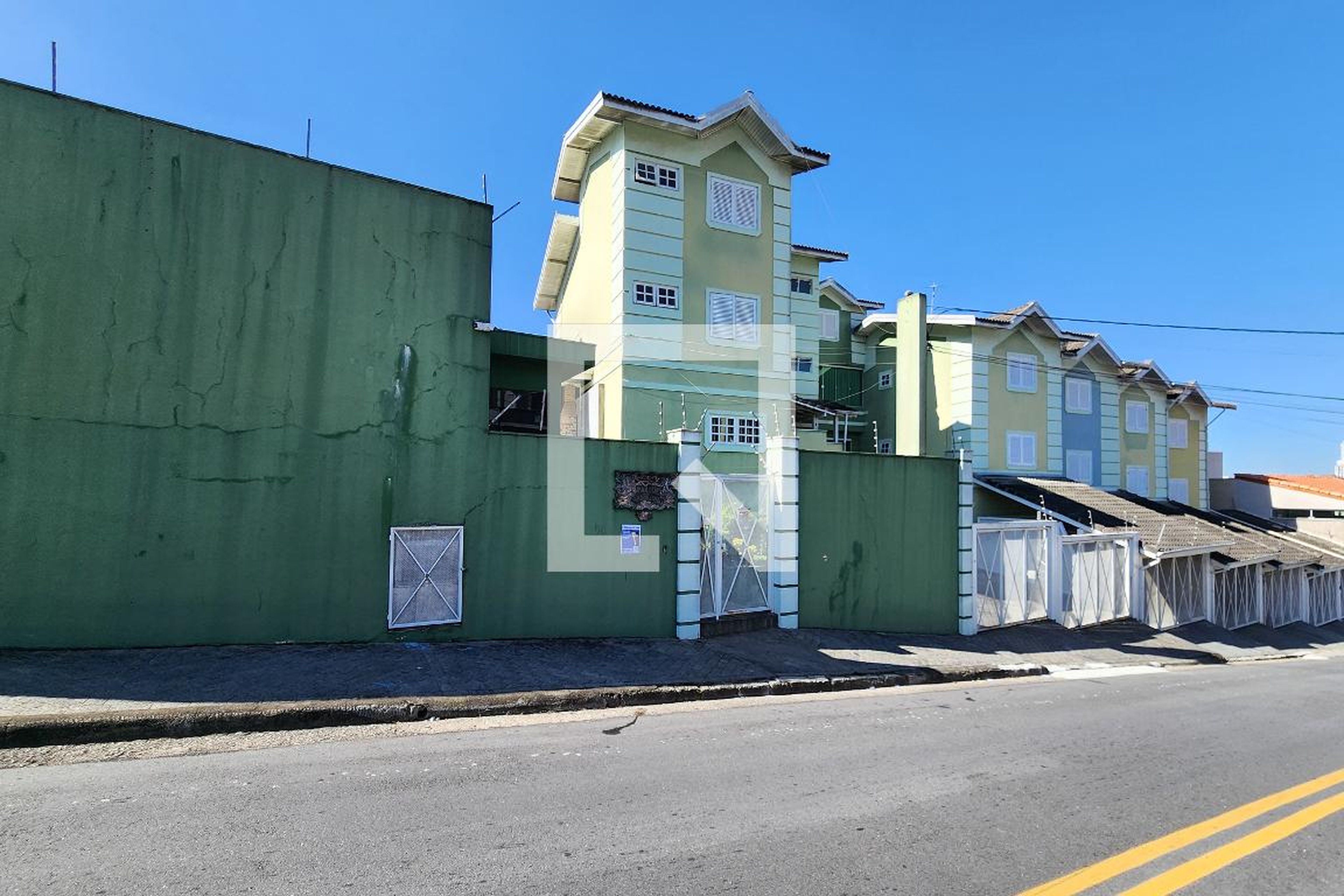 Fachada do Condomínio Condomínio Parque das Andorinhas