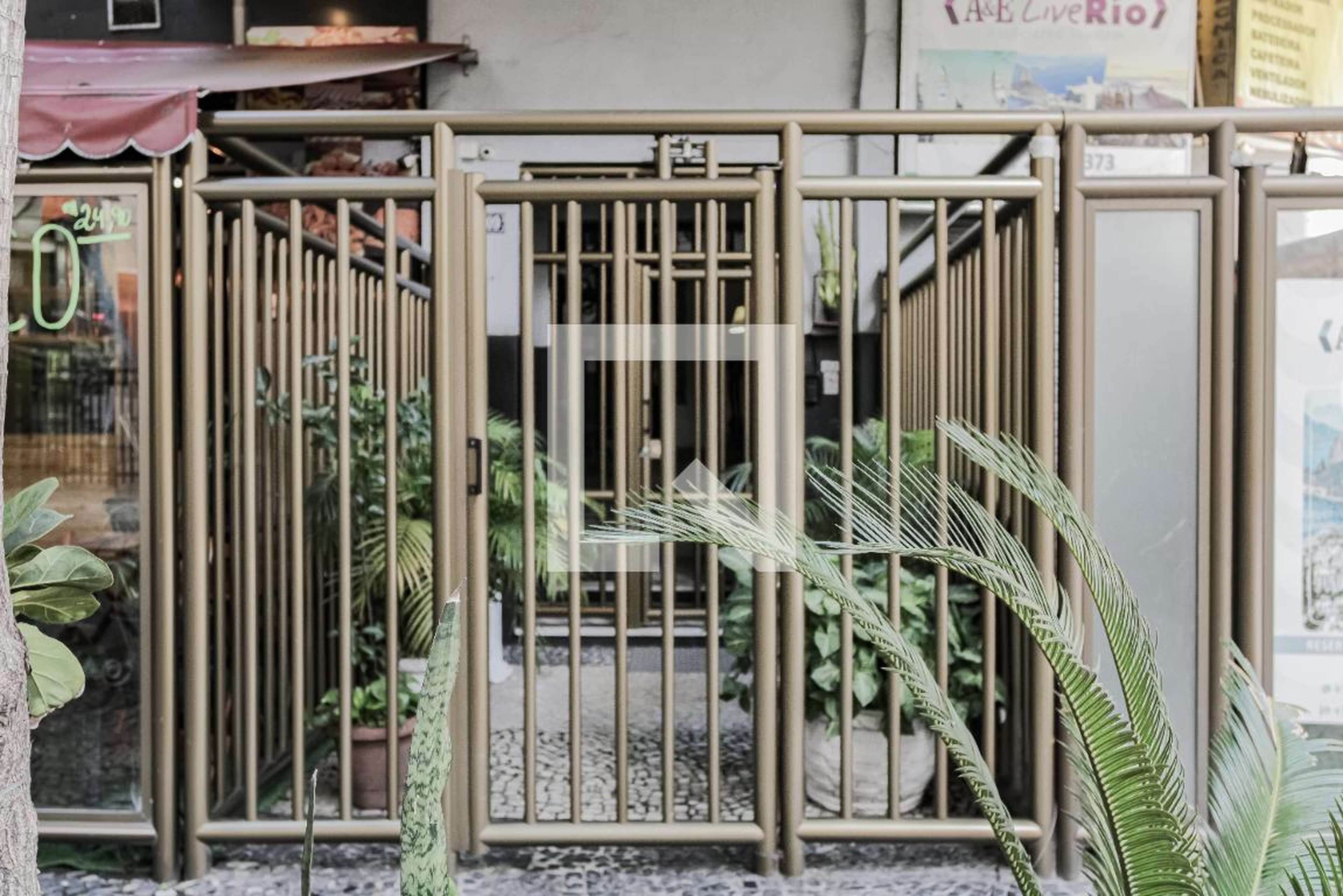 Entrada - Century Copanema