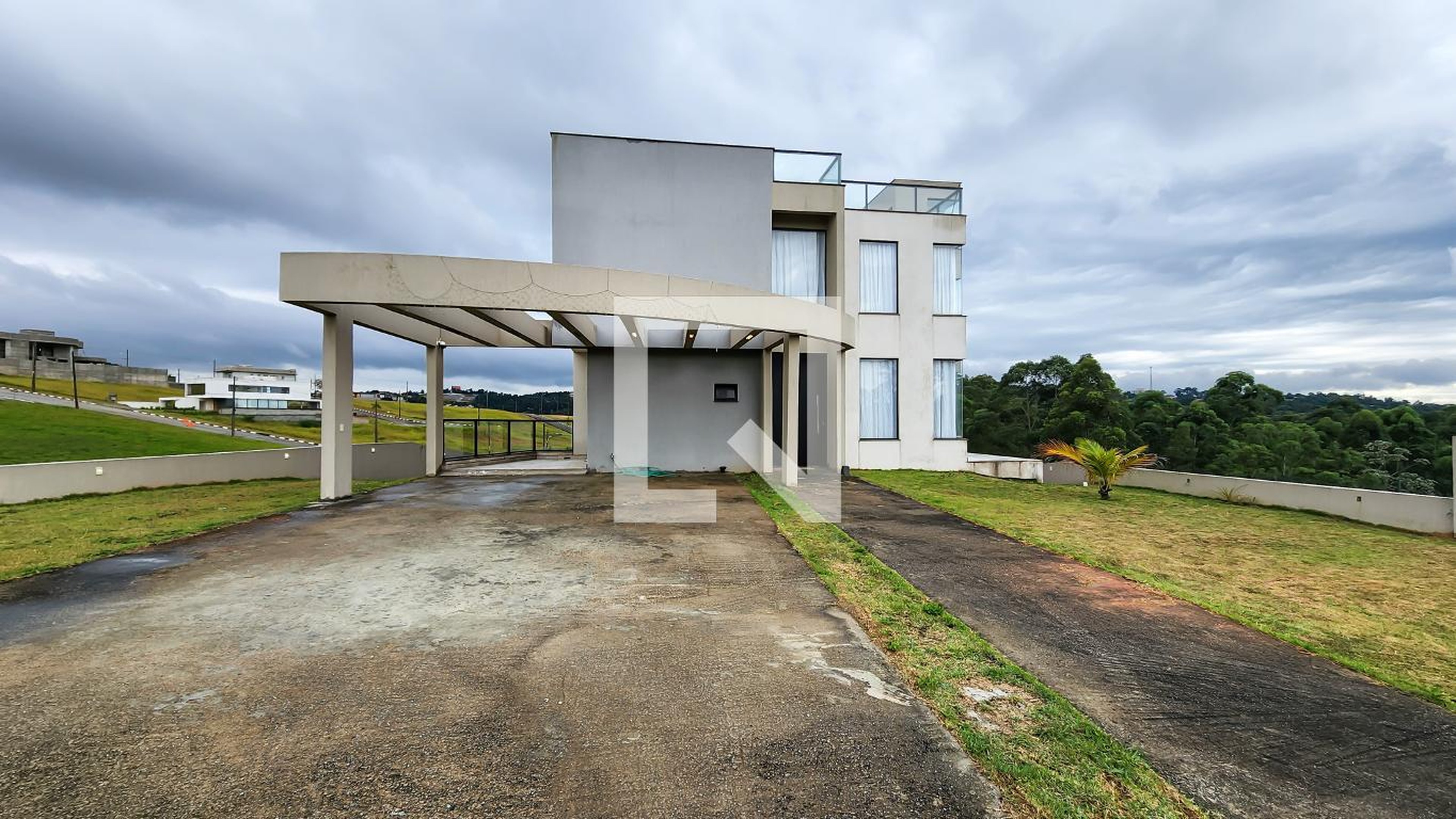 Fachada Condomínio em Rua São Fernando, 196