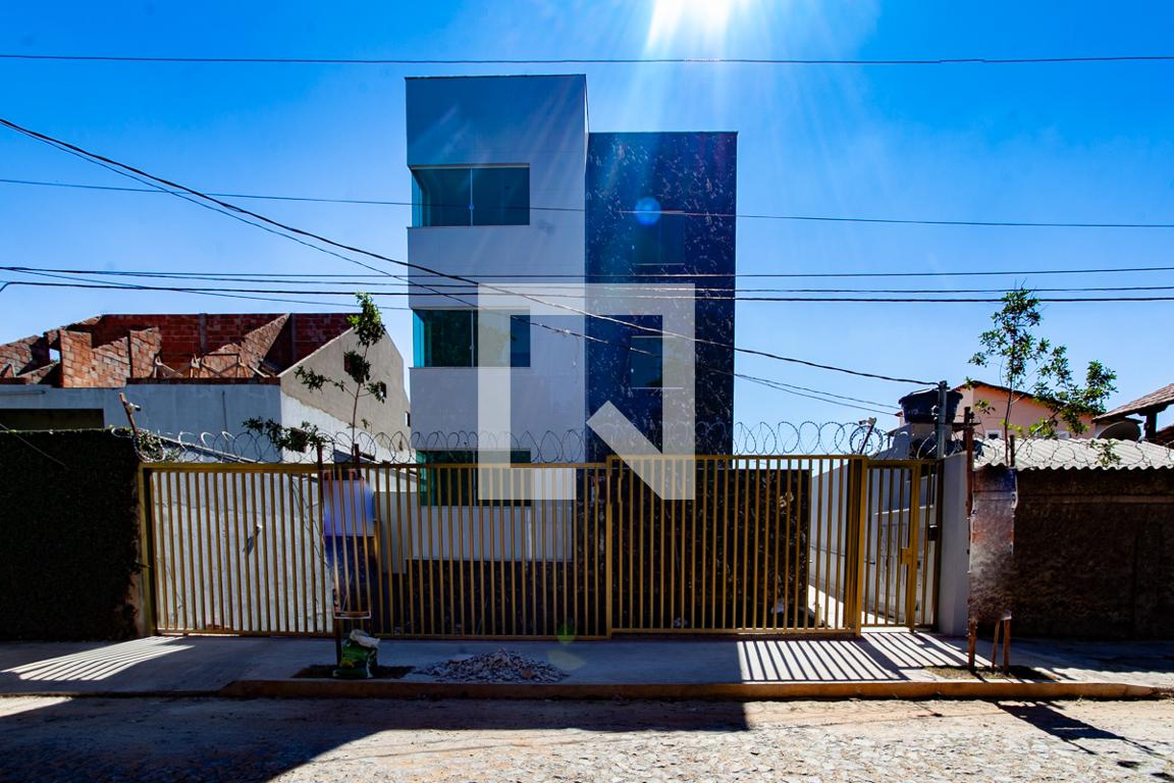 Fachada Condomínio em Rua dos Pardais, 53