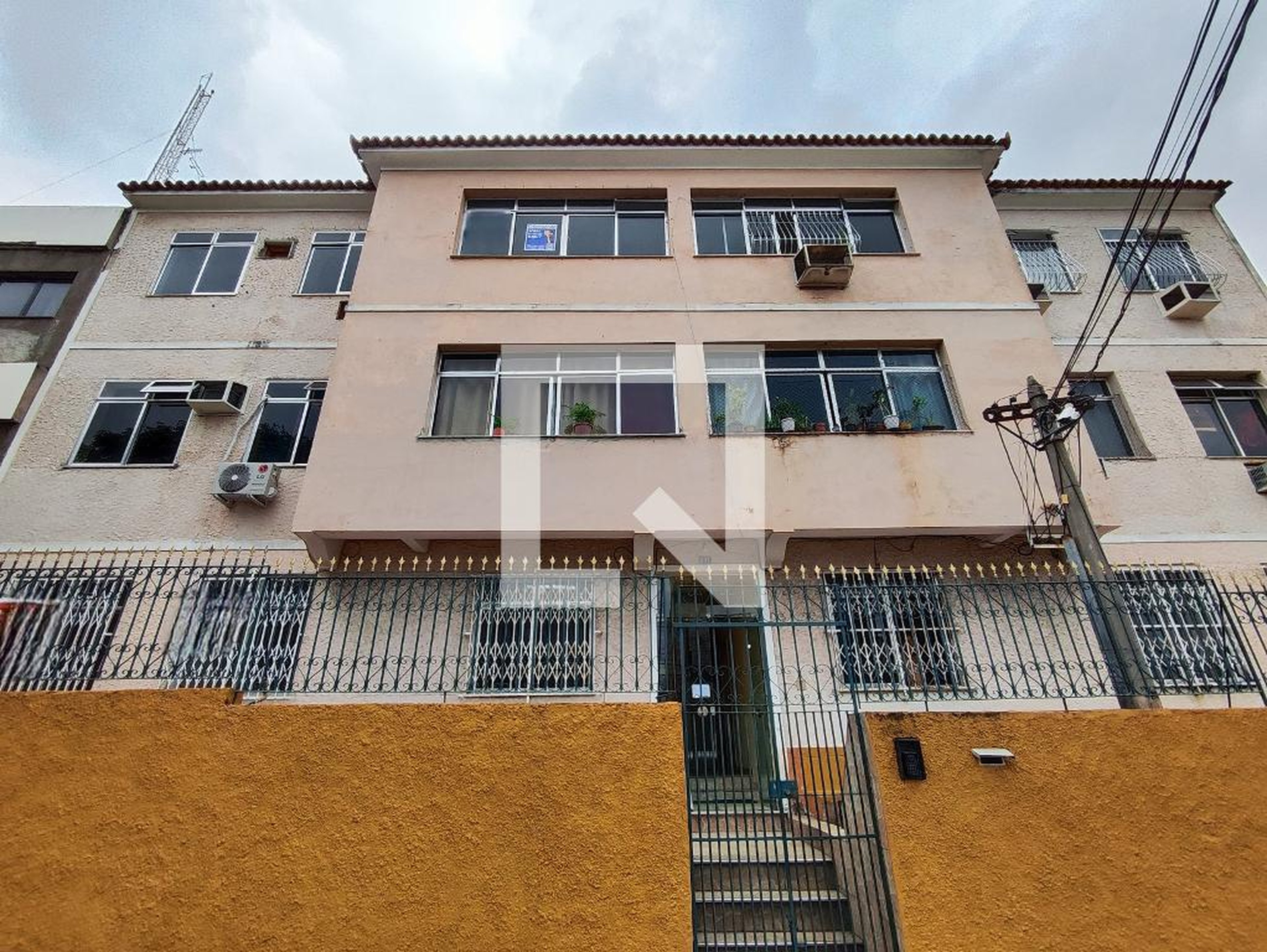 Fachada Condomínio em Rua do Amparo, 387