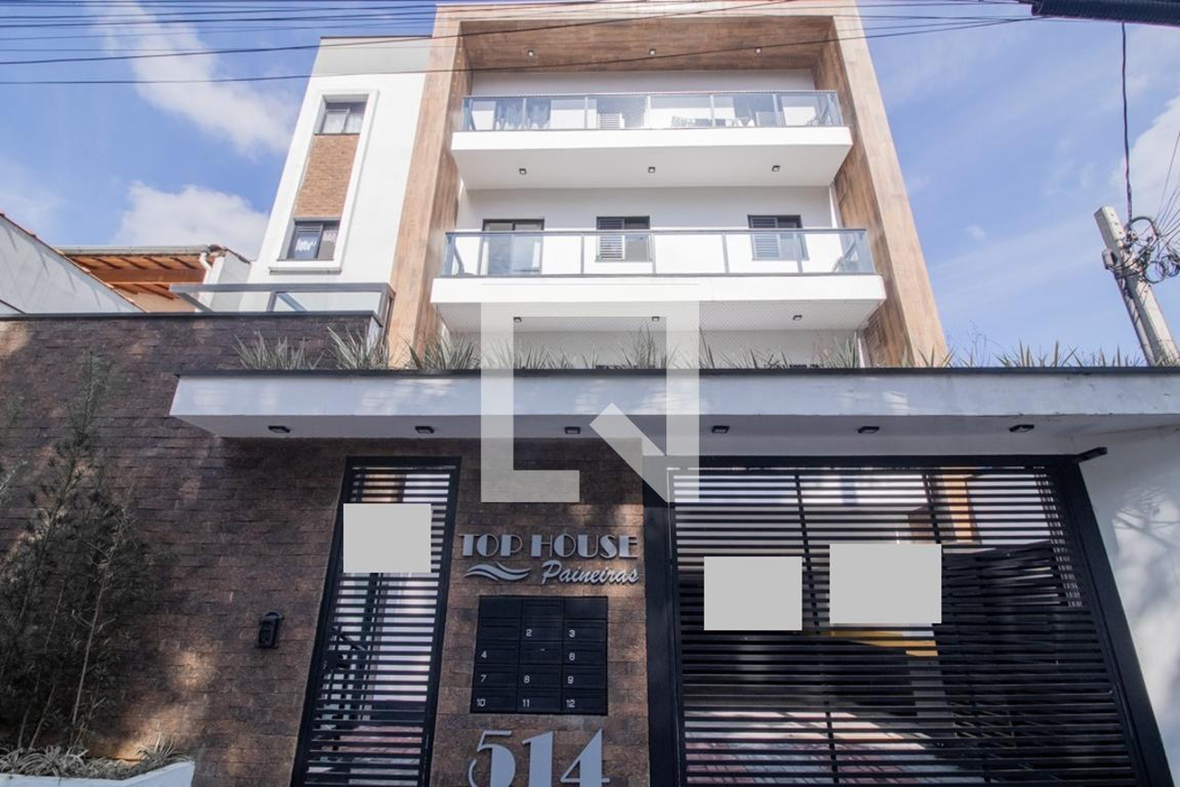 Fachada Condomínio em Rua Catende, 514