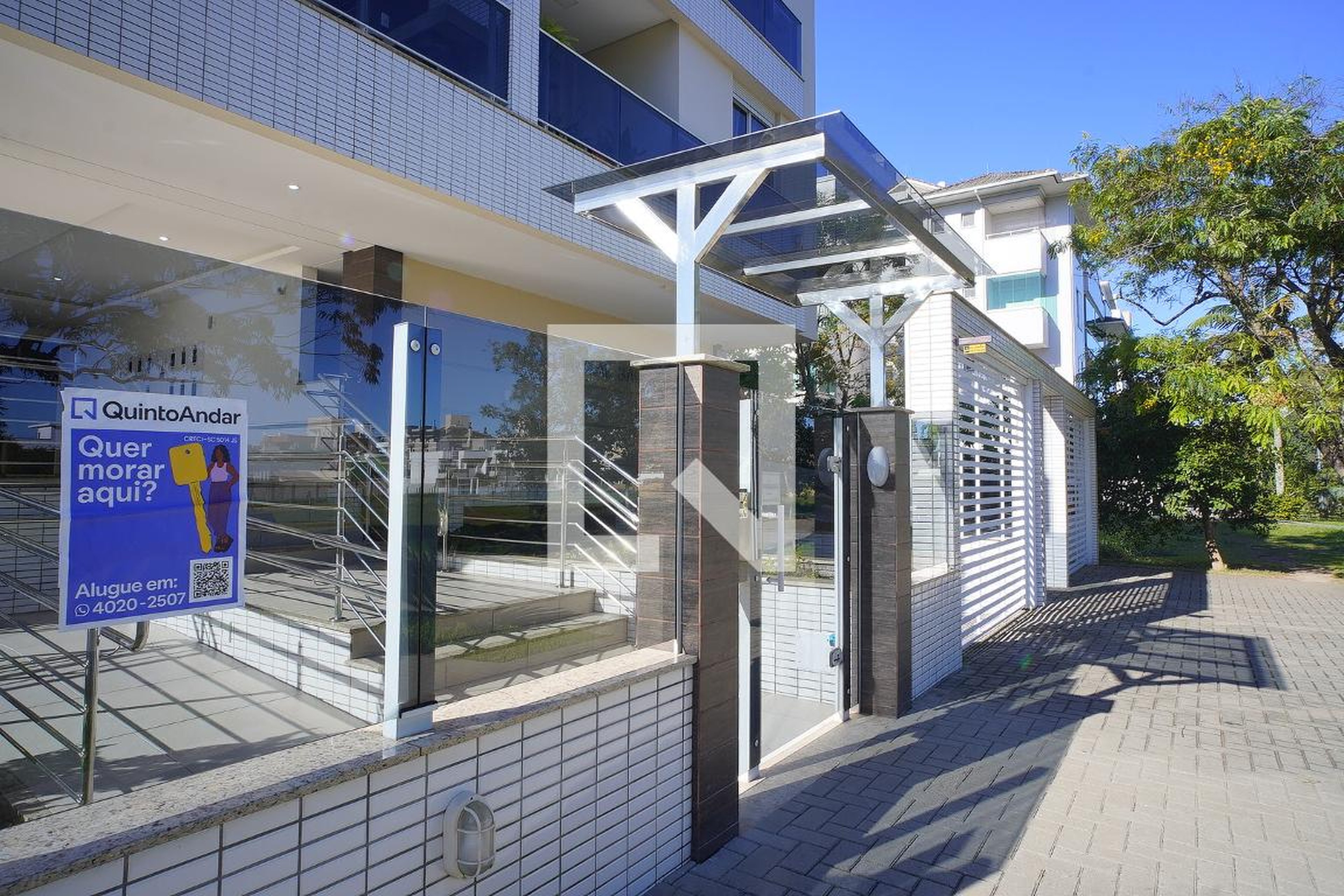 Fachada Condomínio em Rua Silvio Lopes Araújo, 381