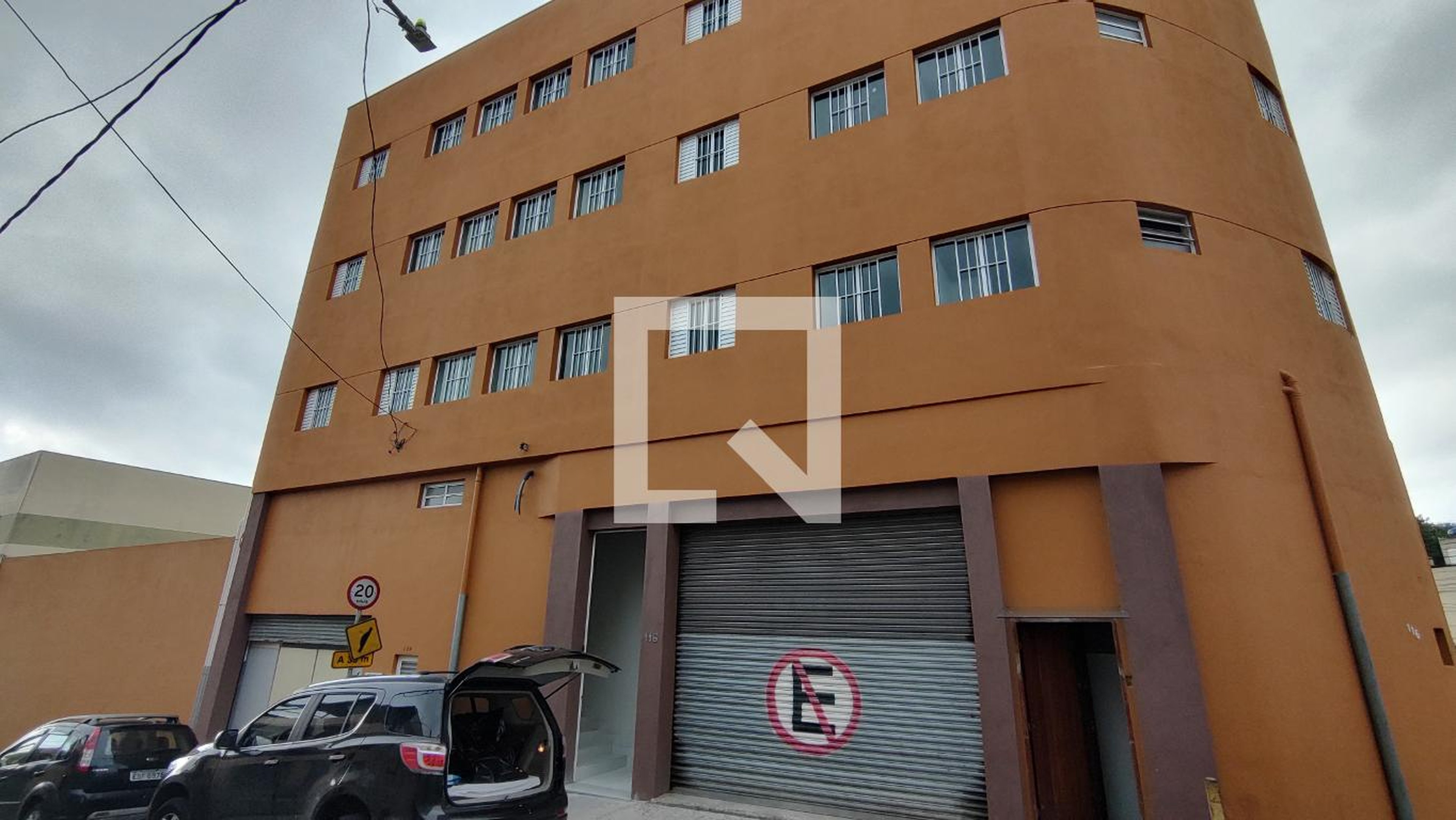 Fachada do Prédio Condomínio em Rua Alaor Bronzone, 116