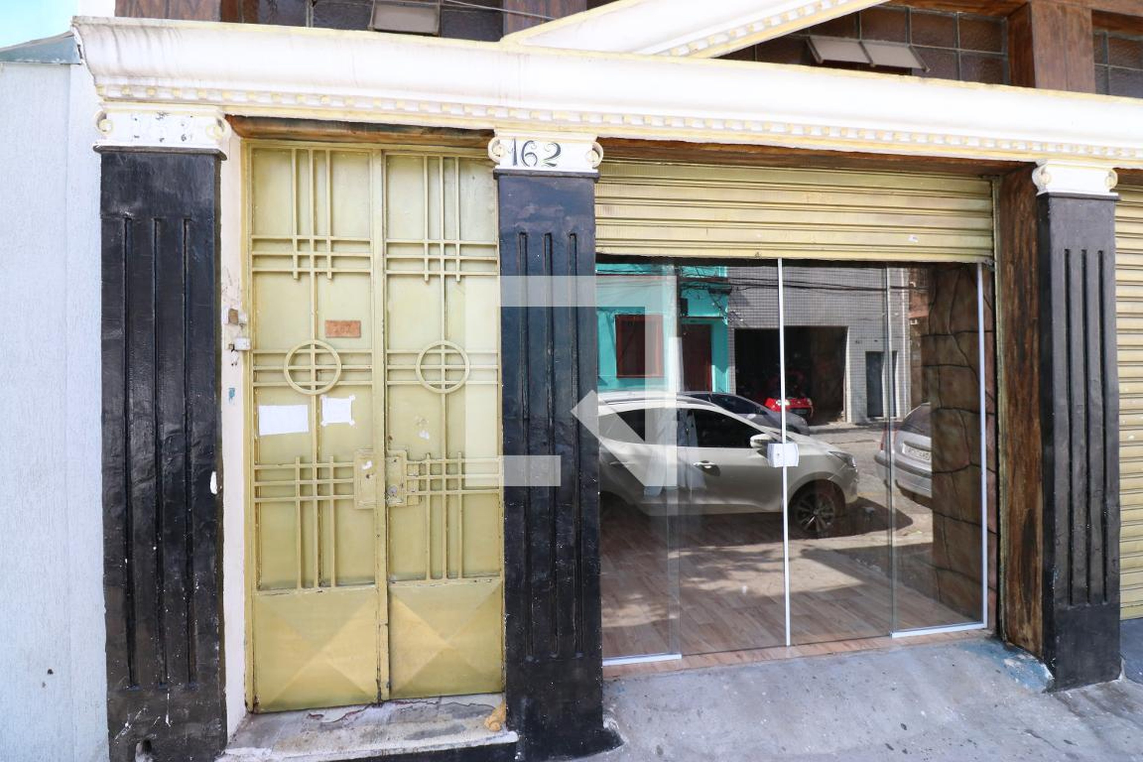 Fachada Condomínio em Rua Dutra Rodrigues, 162