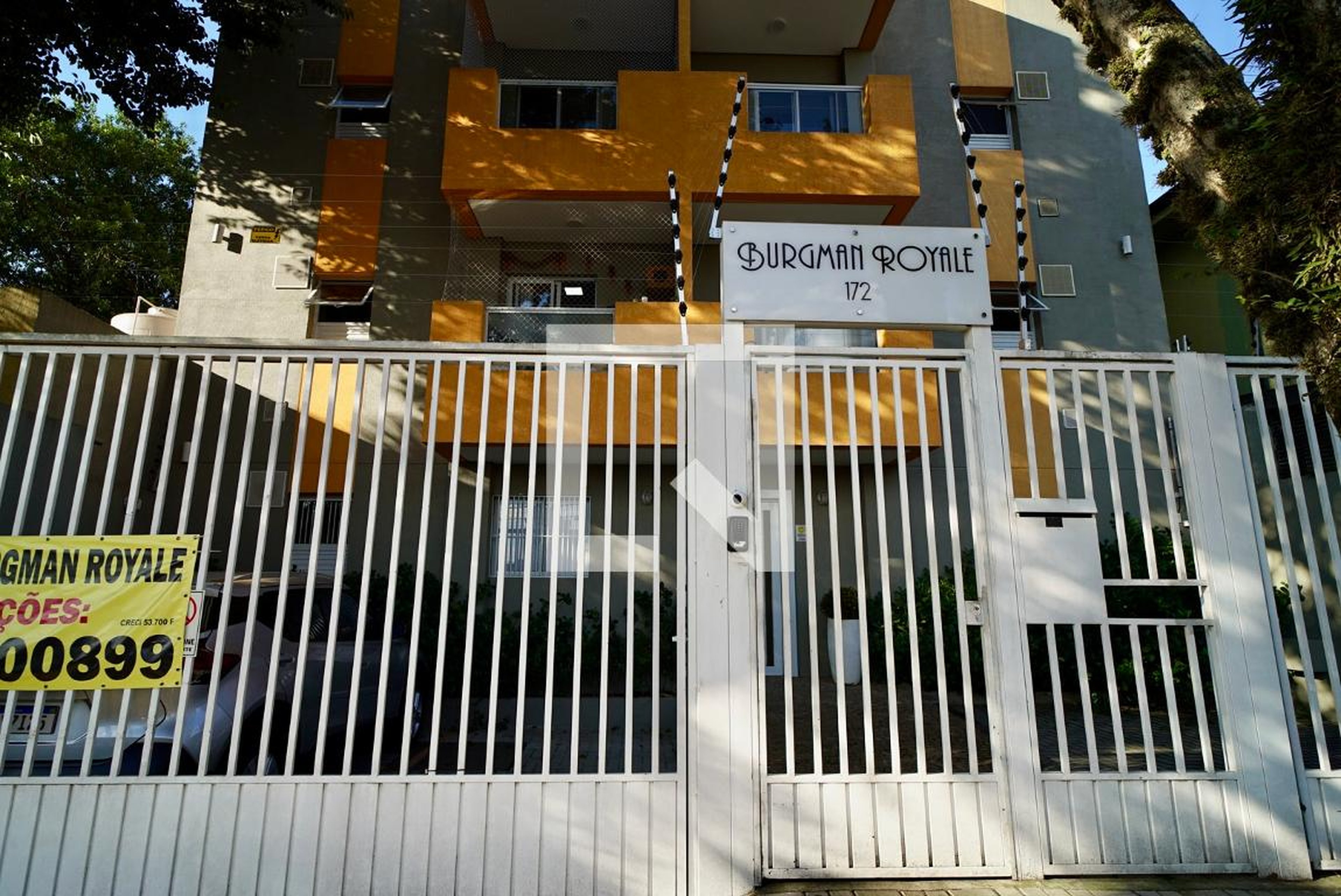 Fachada do Condomínio Condomínio Burgman Royale