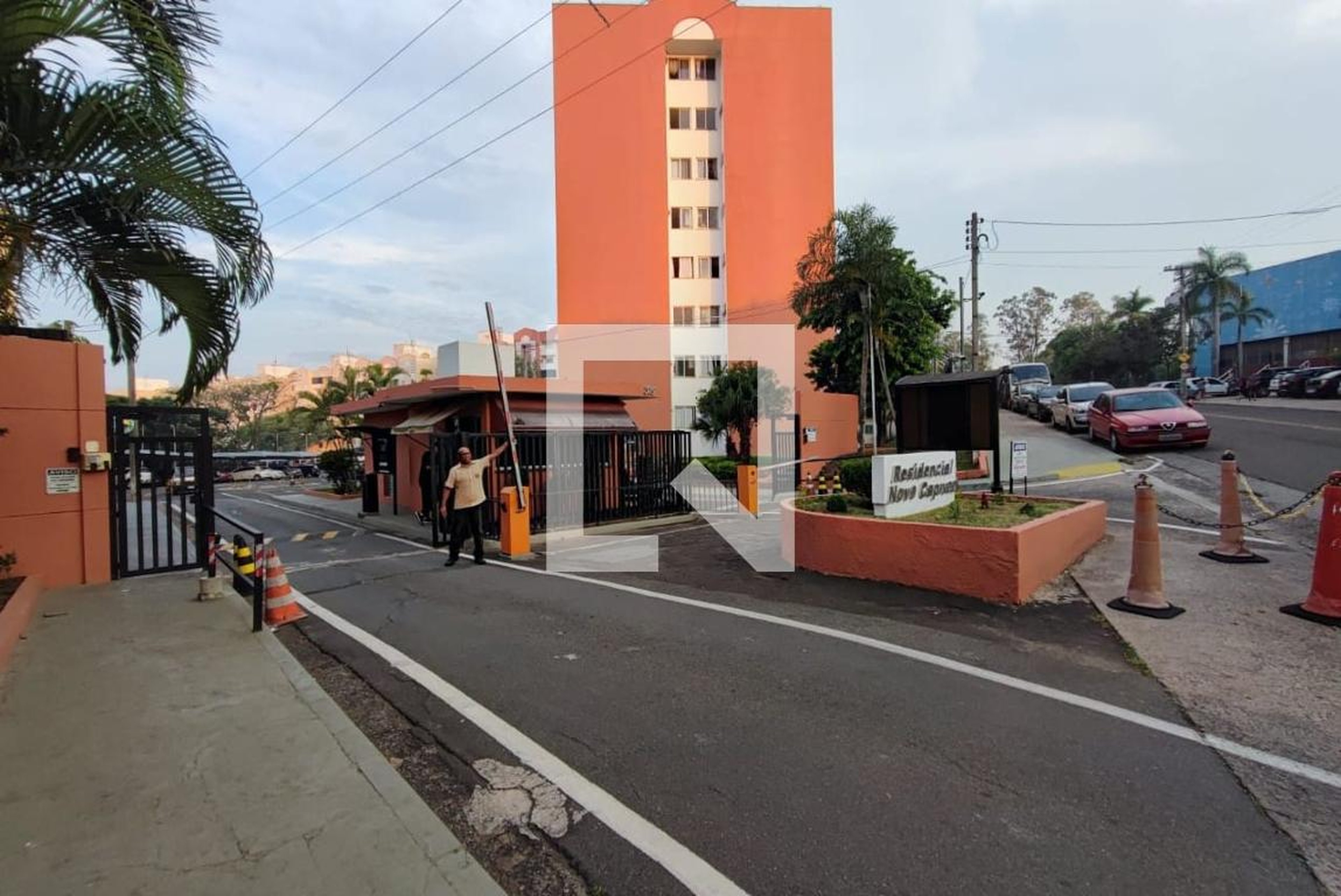 Fachada do Condomínio Condomínio em Avenida Benedicto Campos, 315