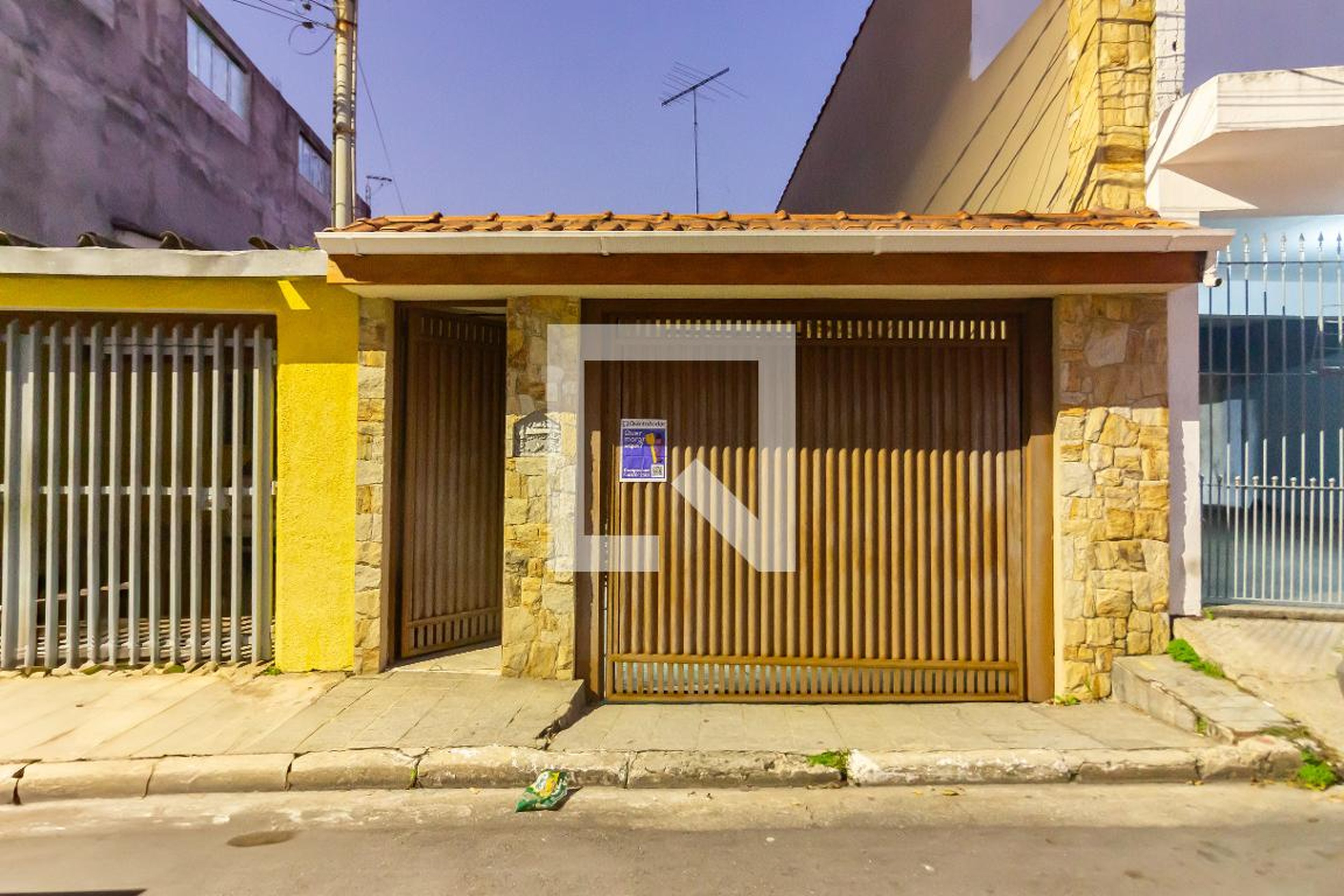 Fachada Condomínio em Rua do Advento, 126