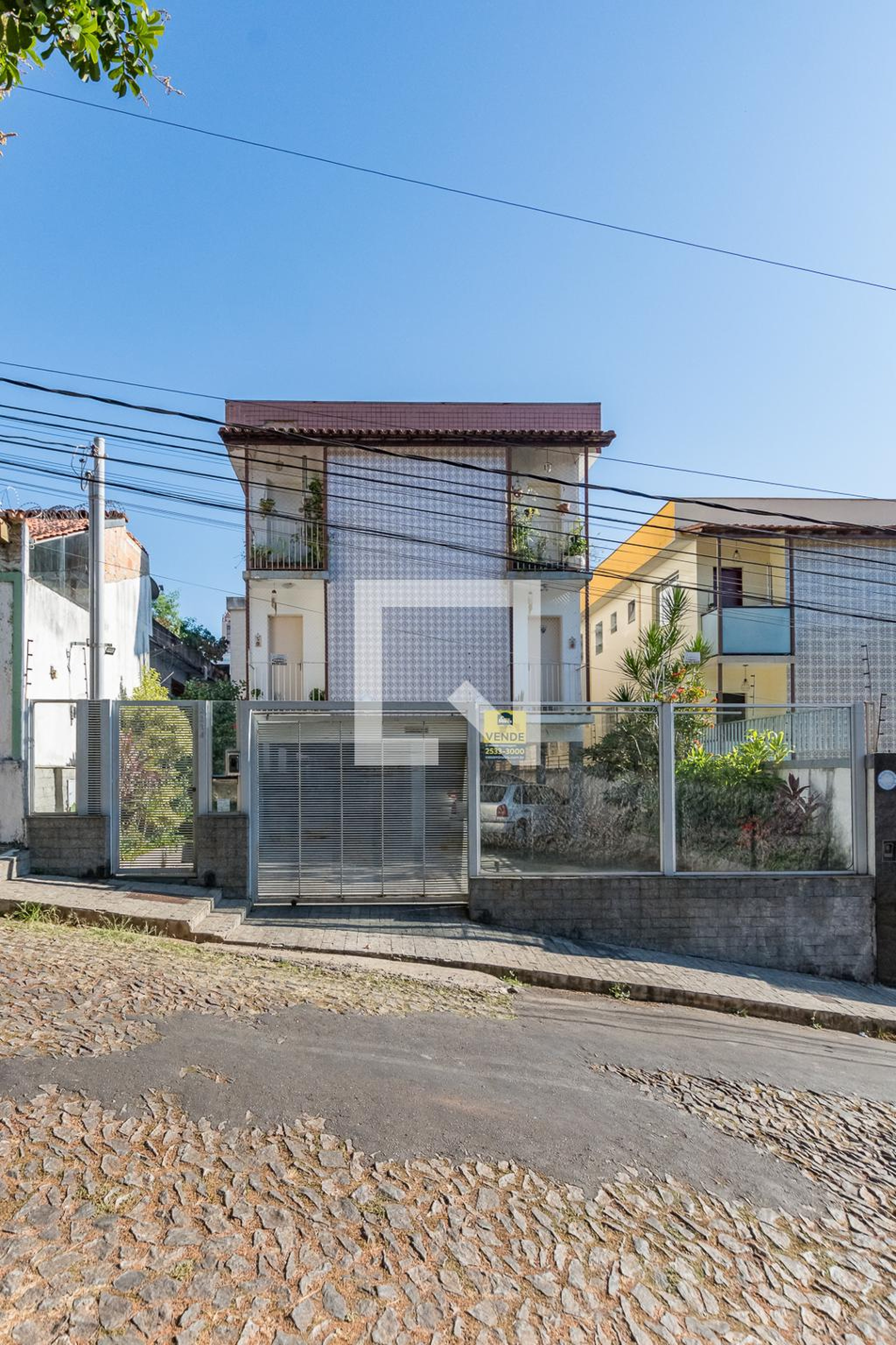Fachada Condomínio em Rua Daniel de Carvalho, 2234