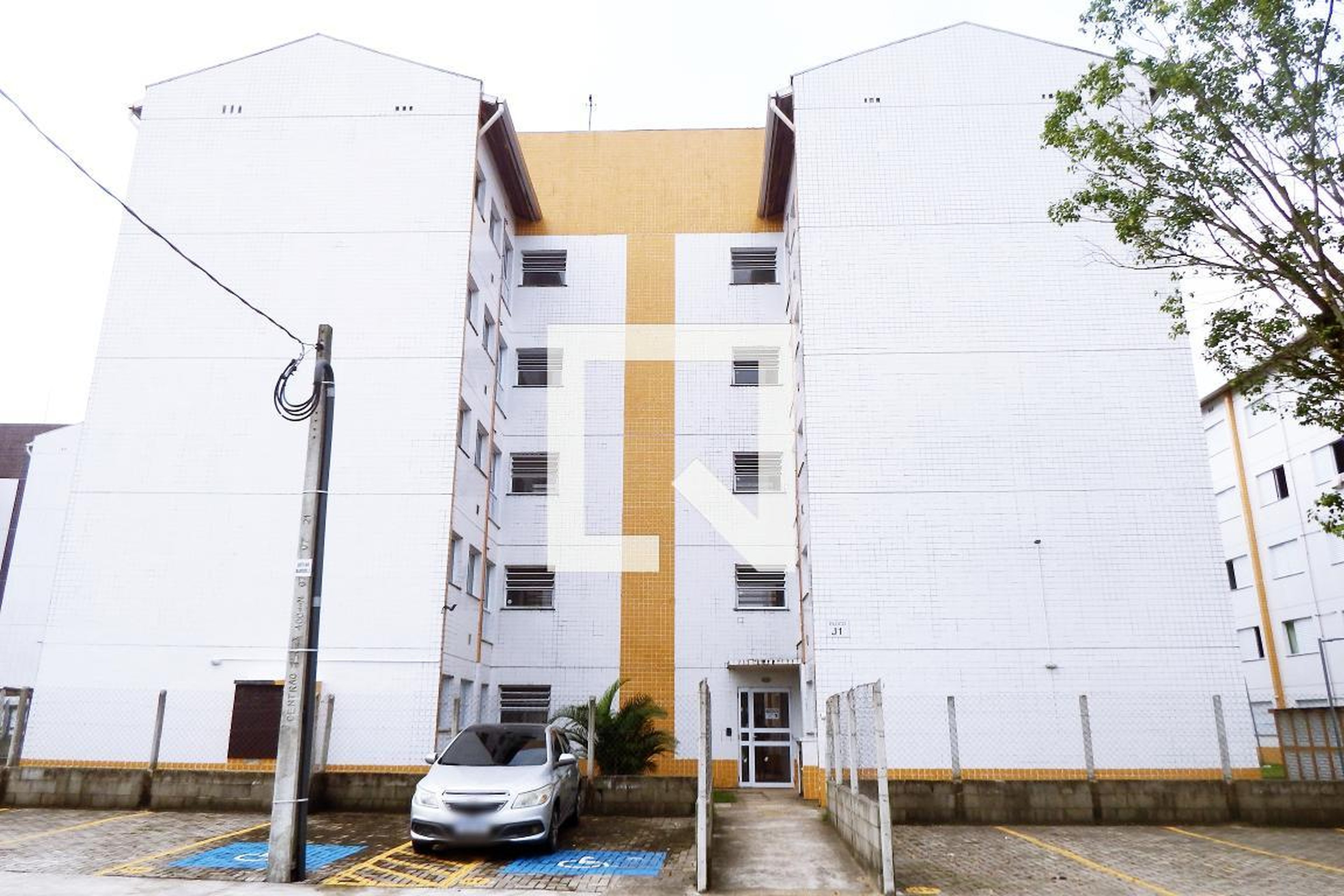 Fachada Condomínio em Rua Alexandre Figueiredo e Cunha, 4