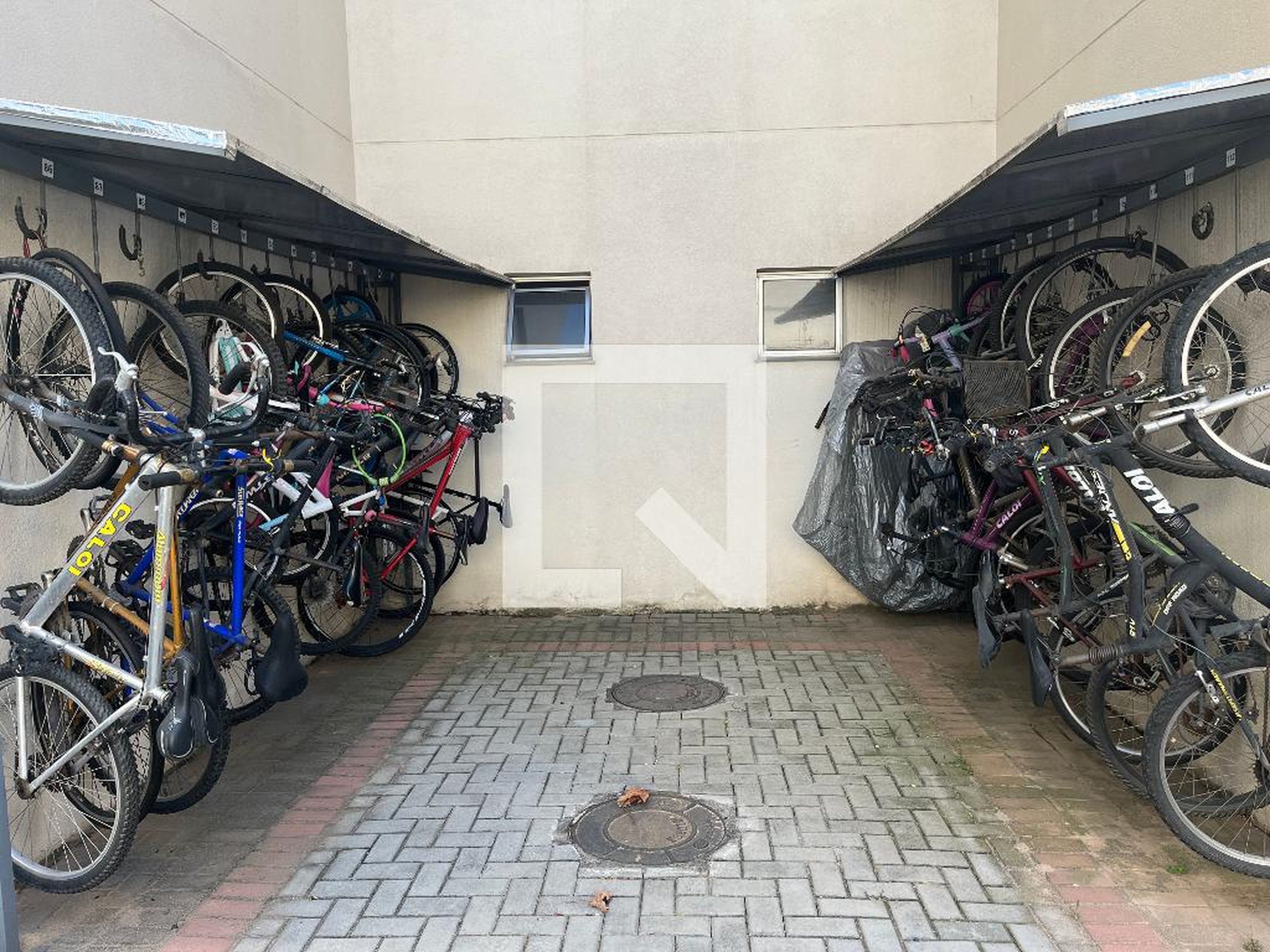 Bicicletário Condomínio em Rua Carlos Vicari, 1588