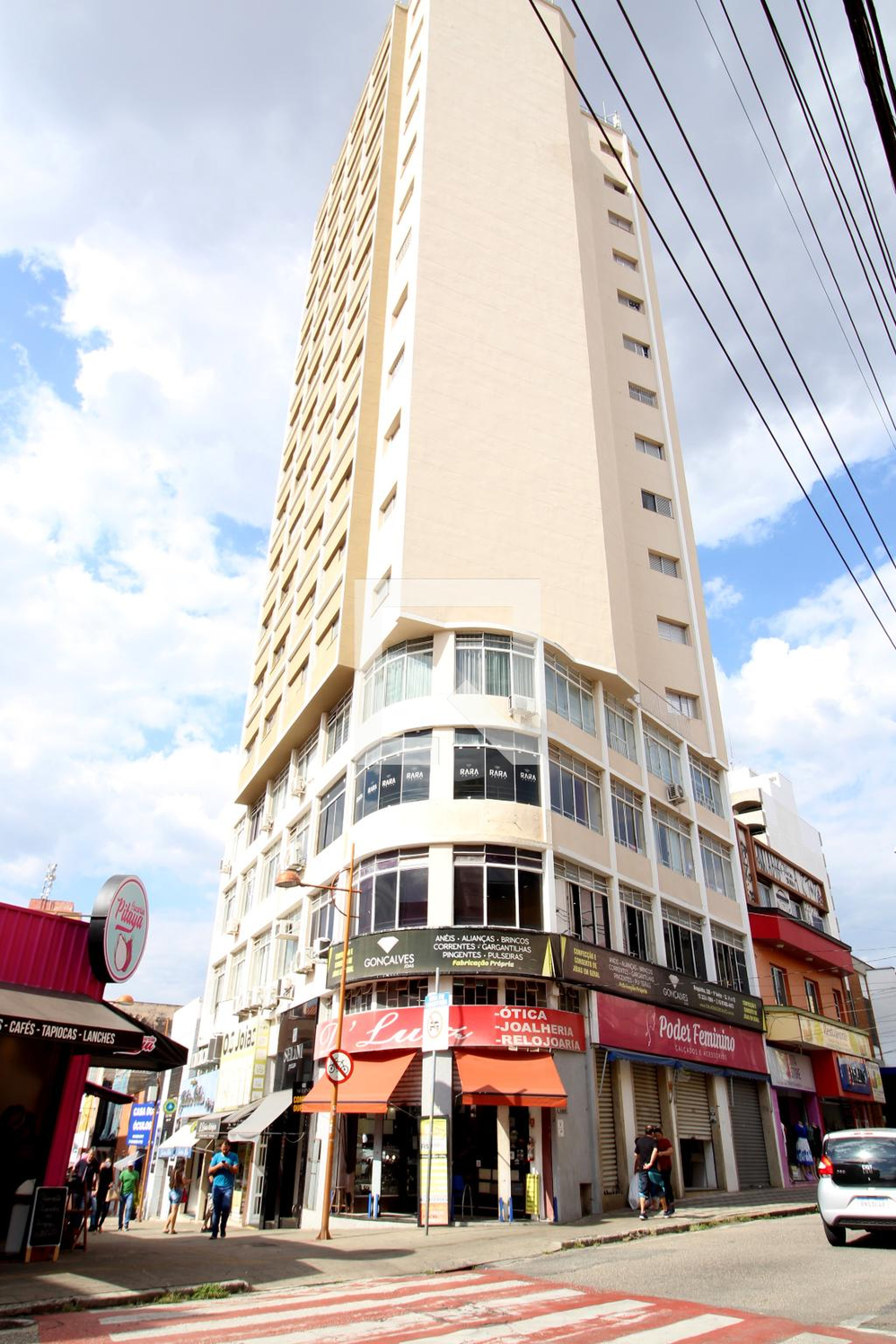 Fachada Condomínio em Rua Doutor Braguinha, 338