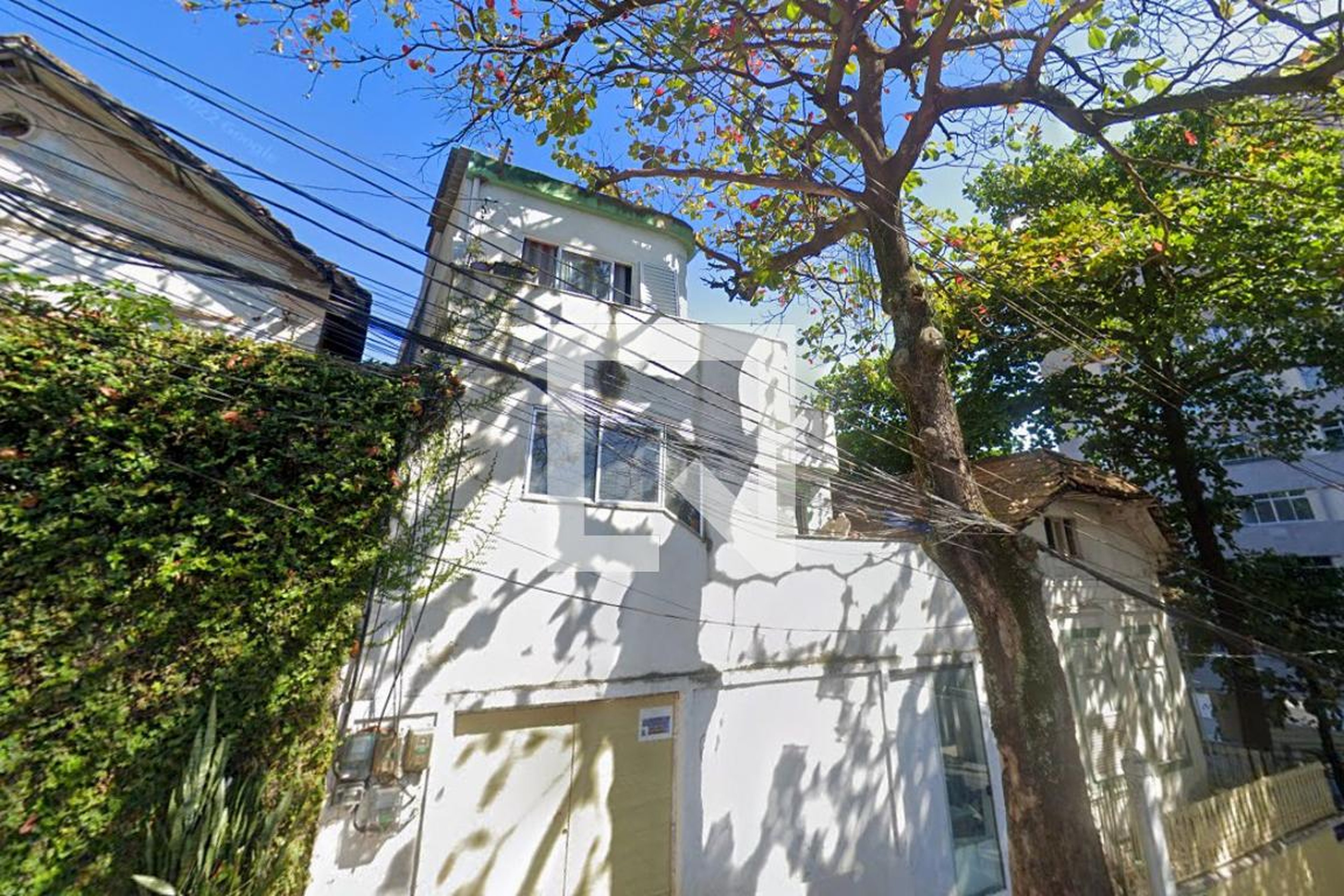 Fachada Condomínio em Rua São Cláudio, 6