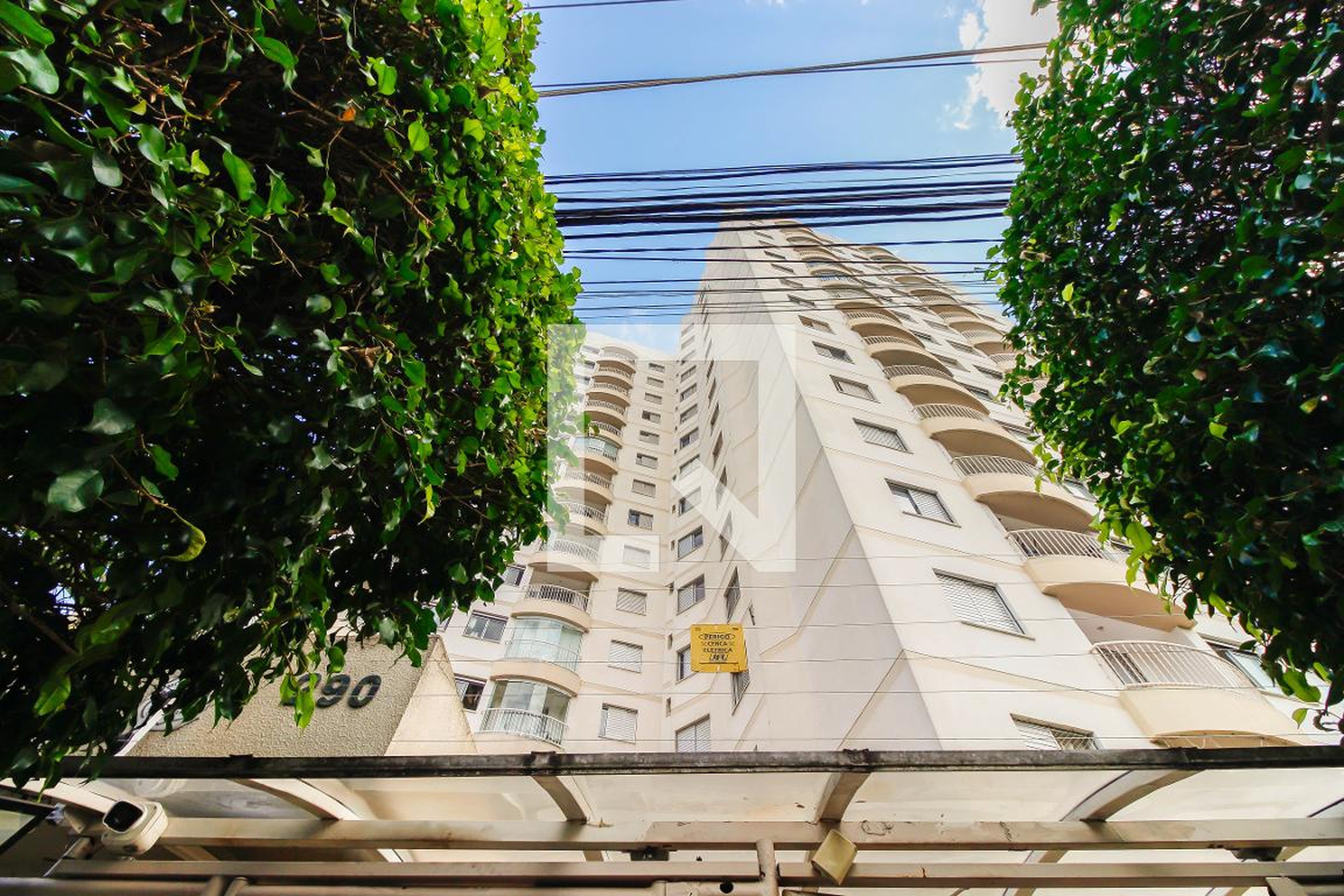 Fachada do Prédio Condomínio em Rua Doutor Luís Carlos, 290