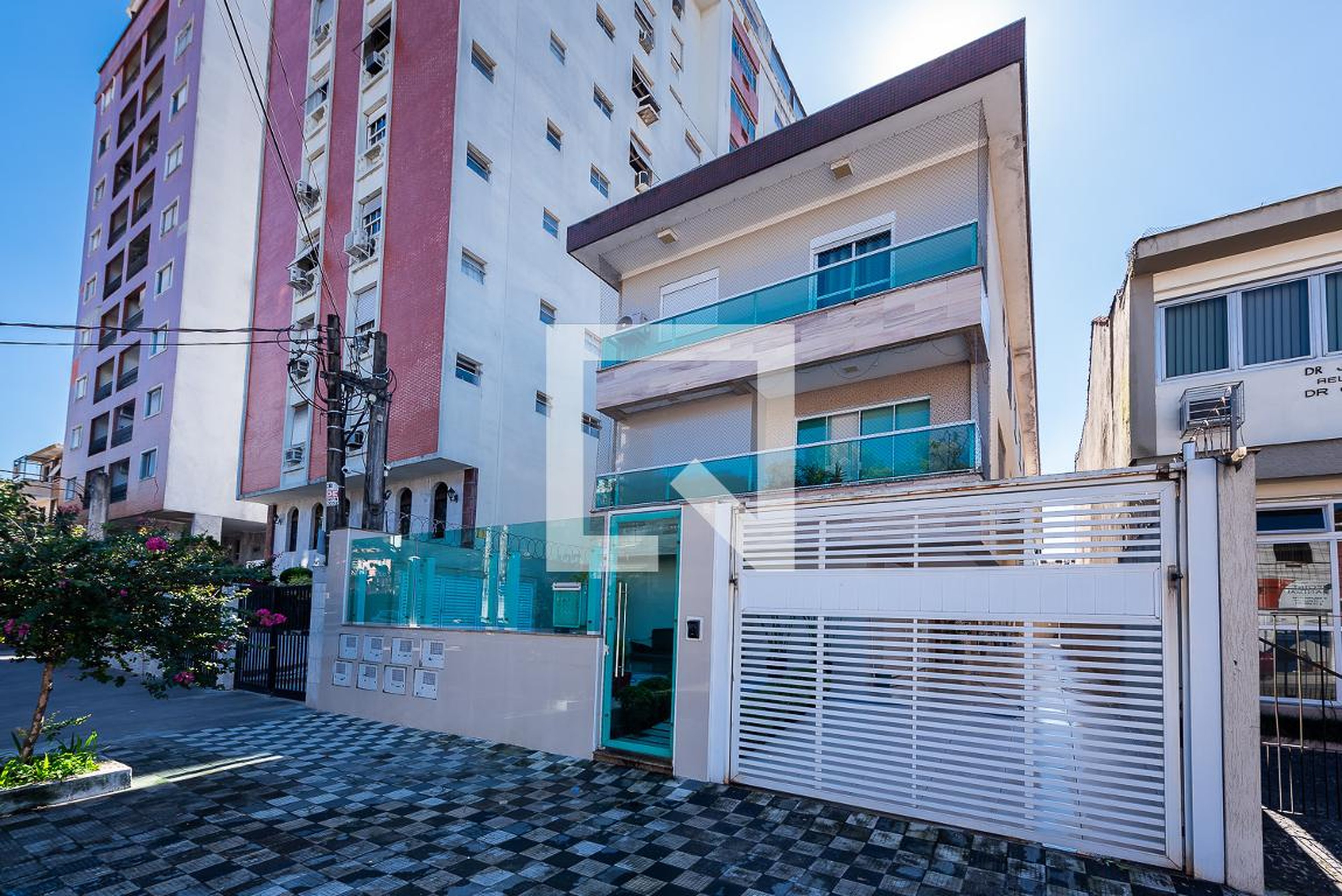 Fachada Condomínio em Rua Alexandre Herculano, 122