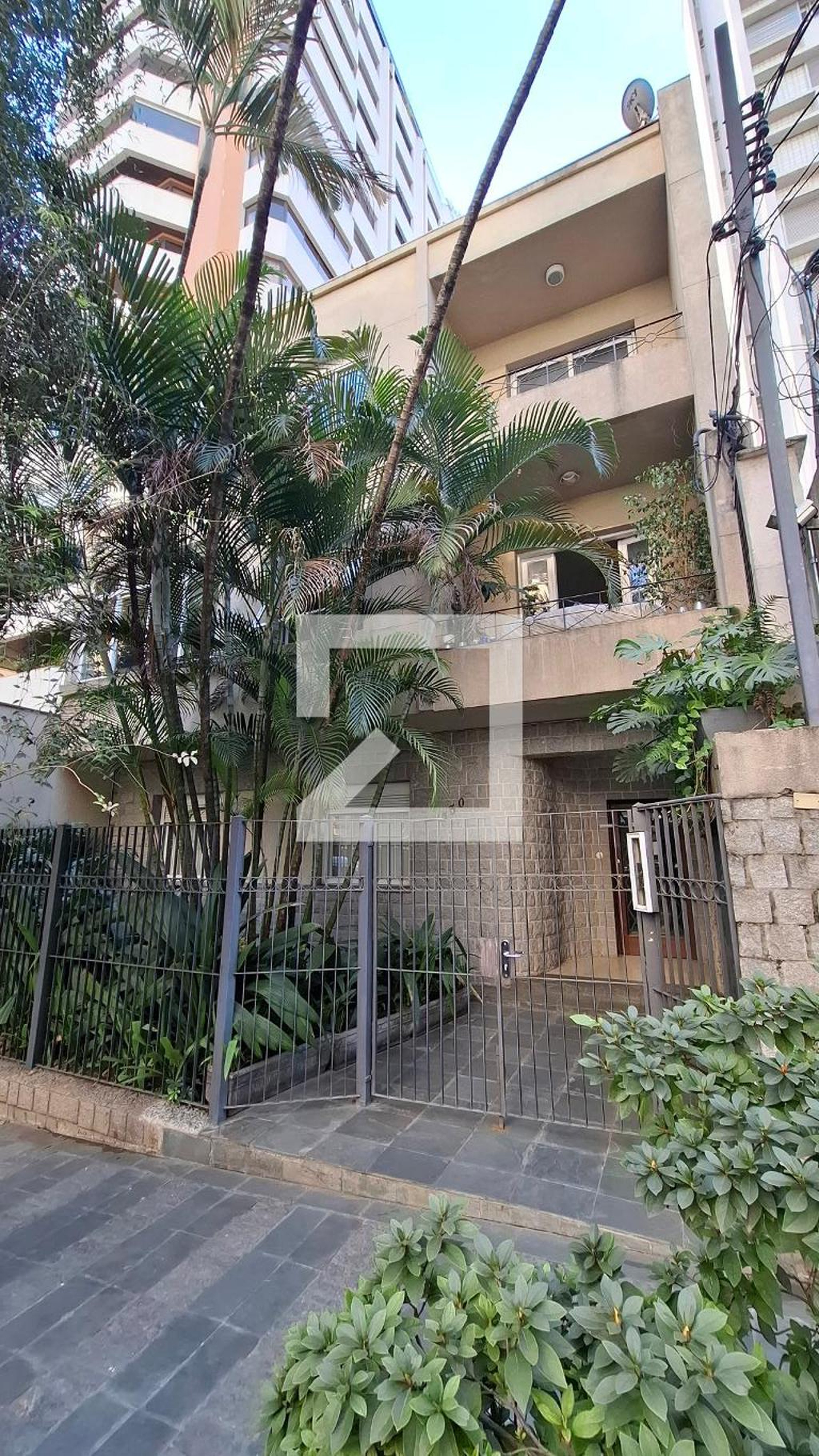 Fachada do Prédio Condomínio em Rua Doutor Melo Alves, 550