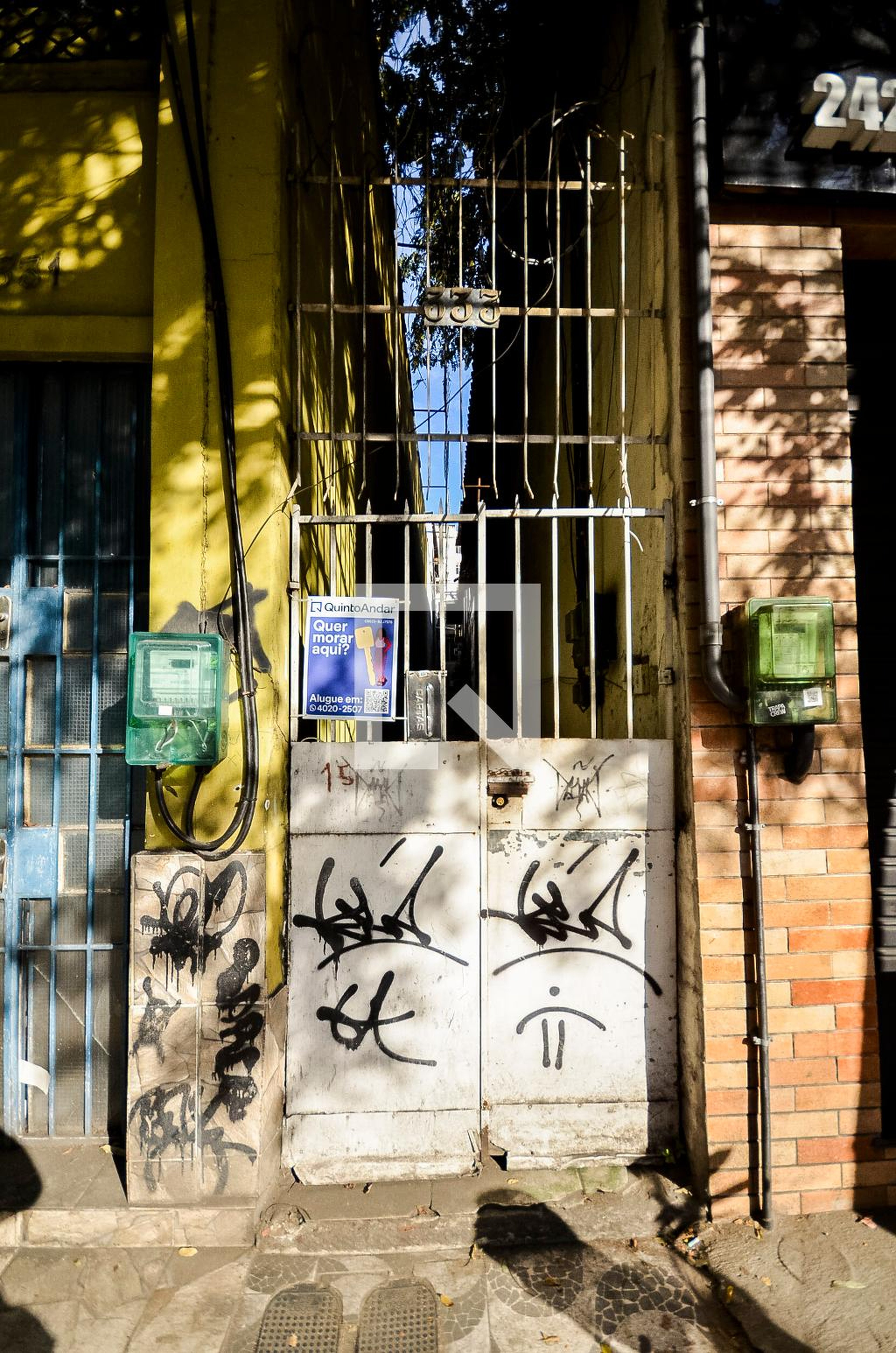 Fachada Condomínio em Rua Teodoro da Silva, 333
