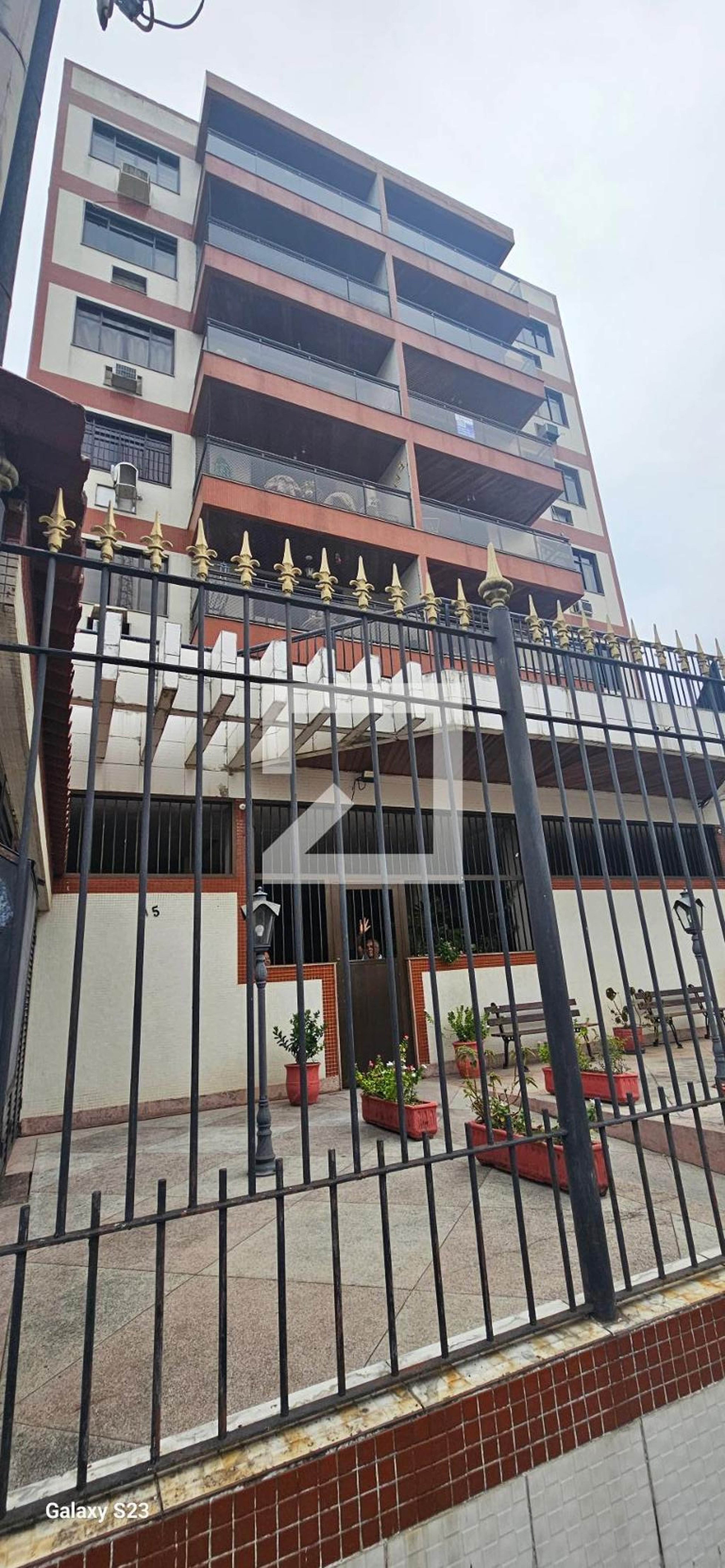 Fachada Condomínio em Rua Júlio Fragoso, 15