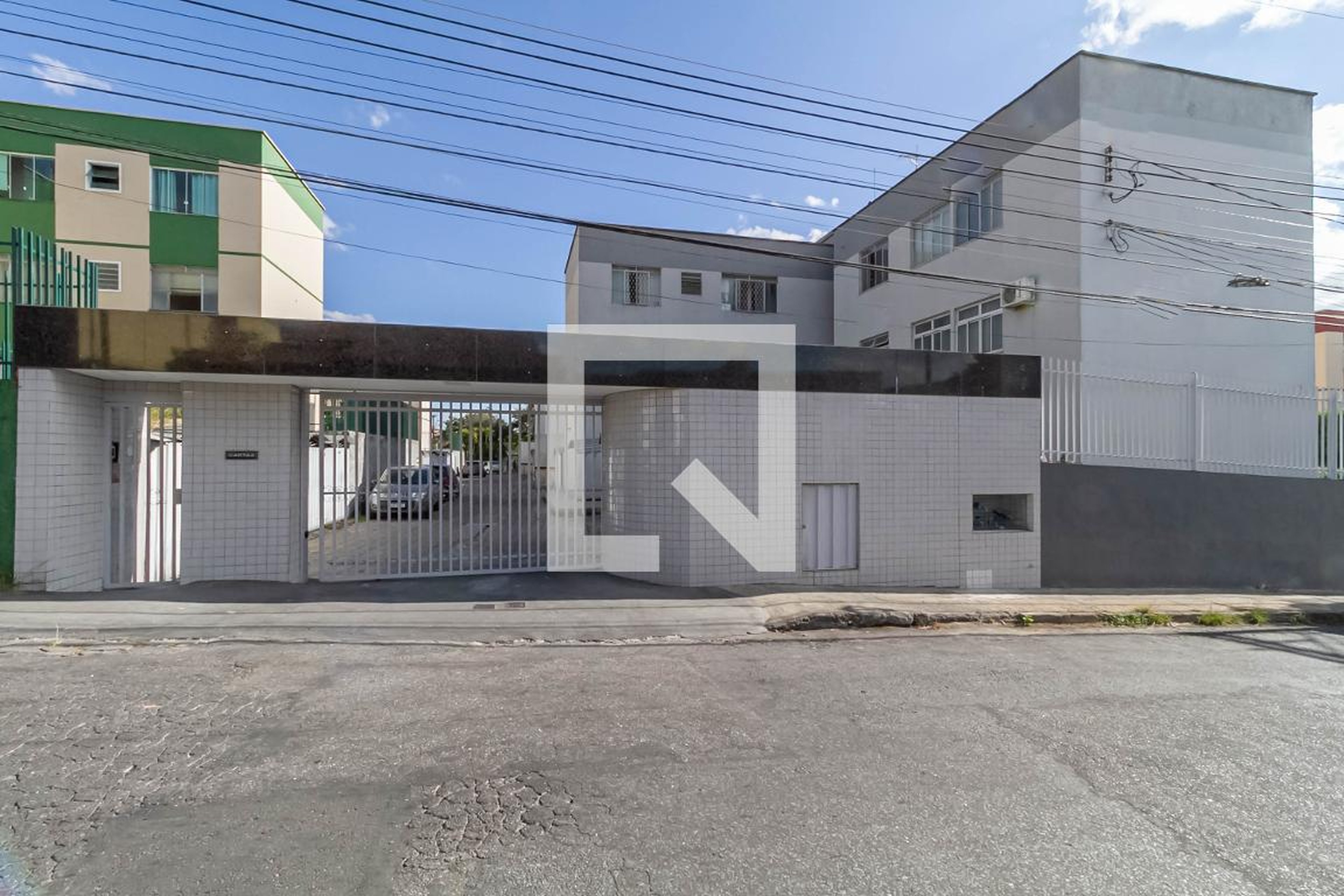 Fachada do condomínio Condomínio em Rua Uirapiana, 49