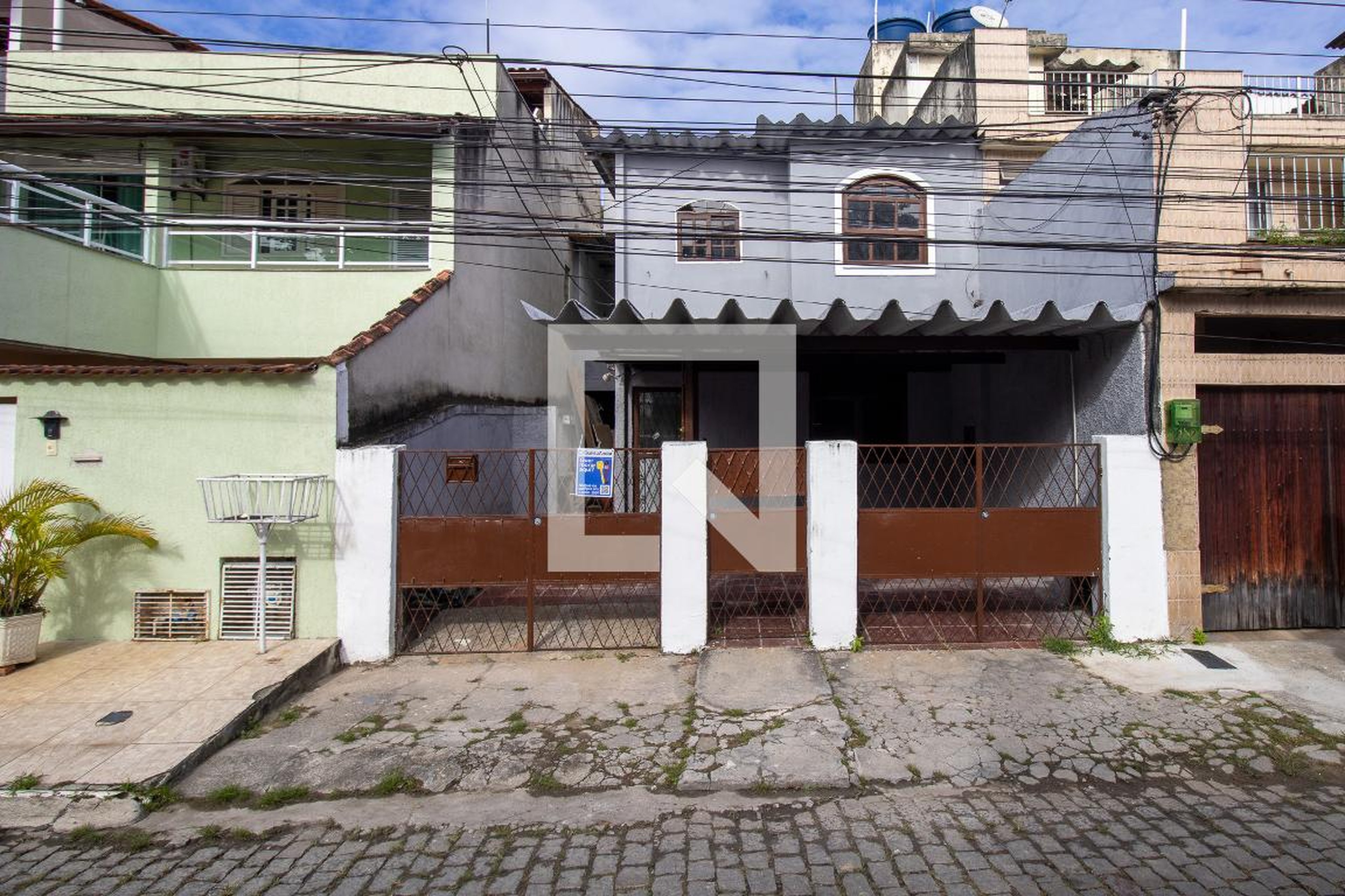 Fachada Condomínio em Rua Jales, 110