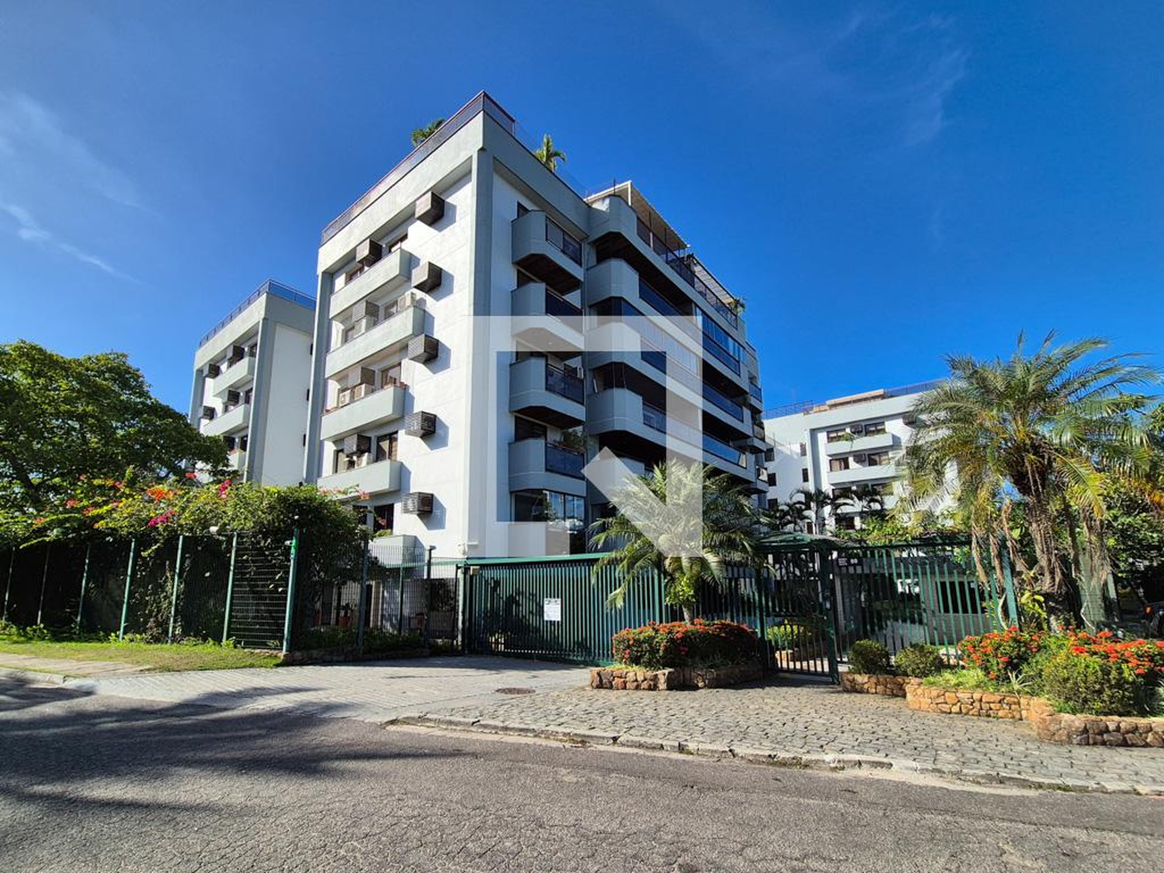 Fachada Condomínio Barra Deck