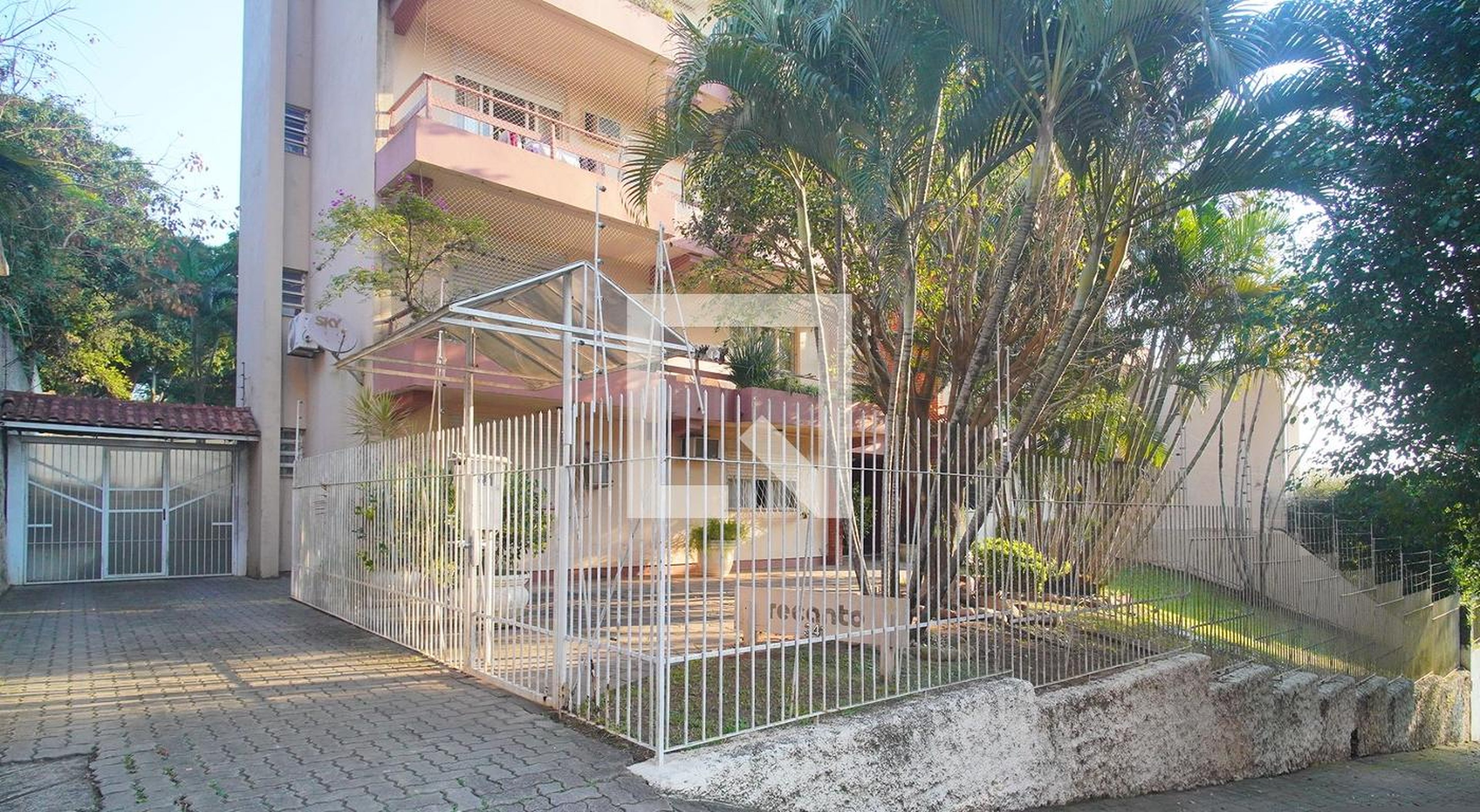 Fachada Condomínio em Rua Borges do Canto, 341