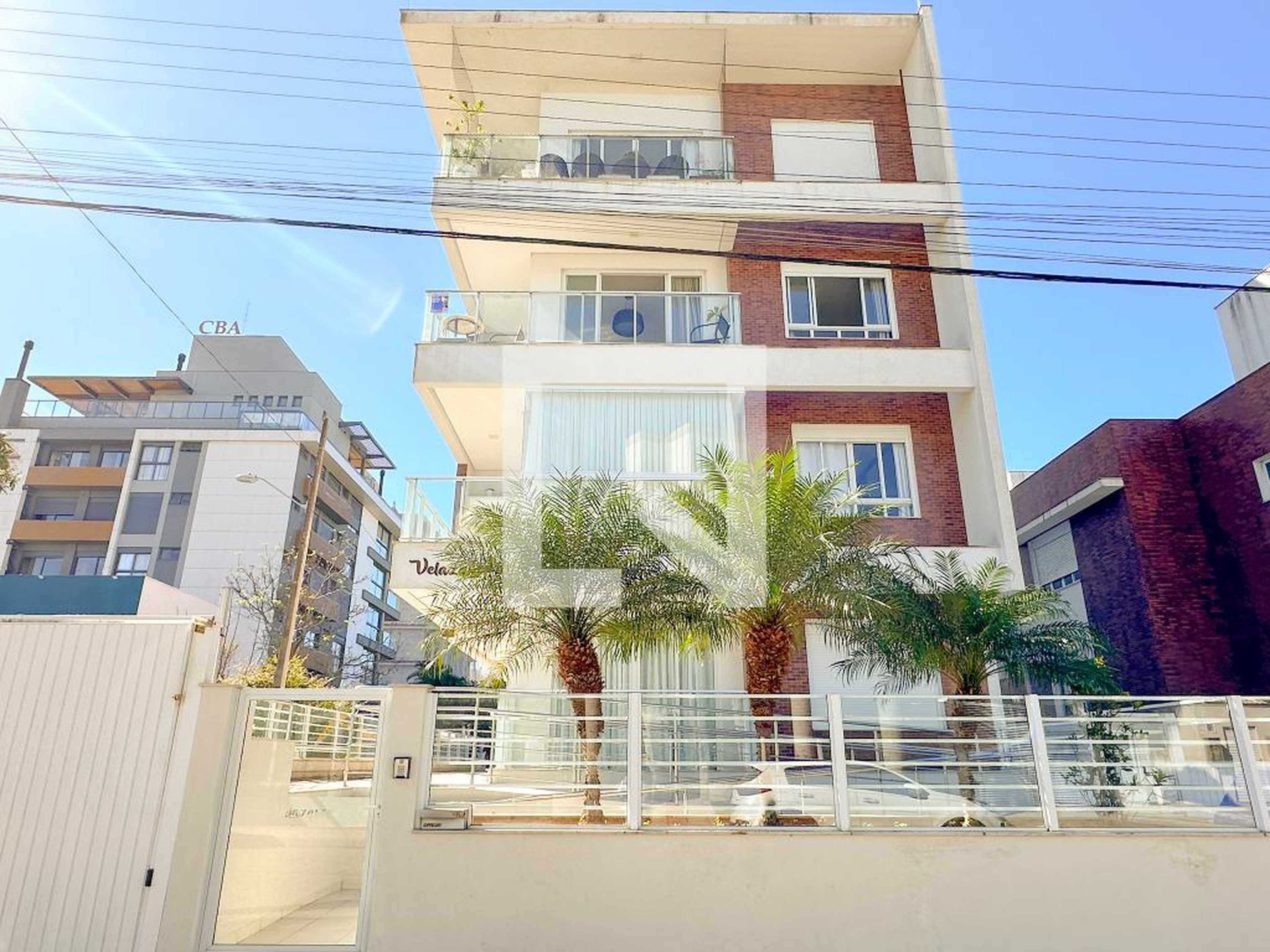 Fachada Condomínio em Rua das Piraúnas, 1435