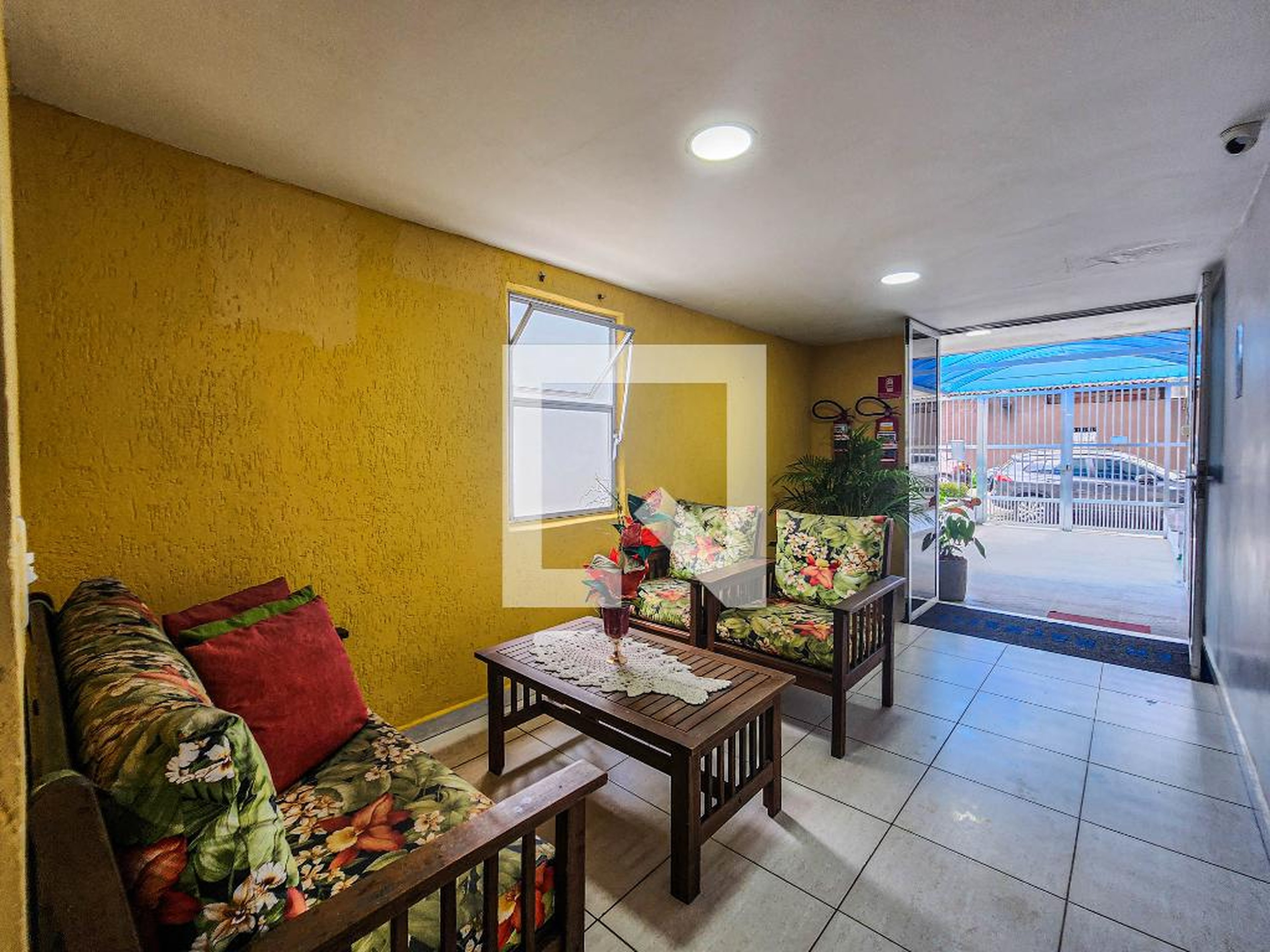 Hall de entrada Condomínio em Rua Oswaldo Cochrane, 170