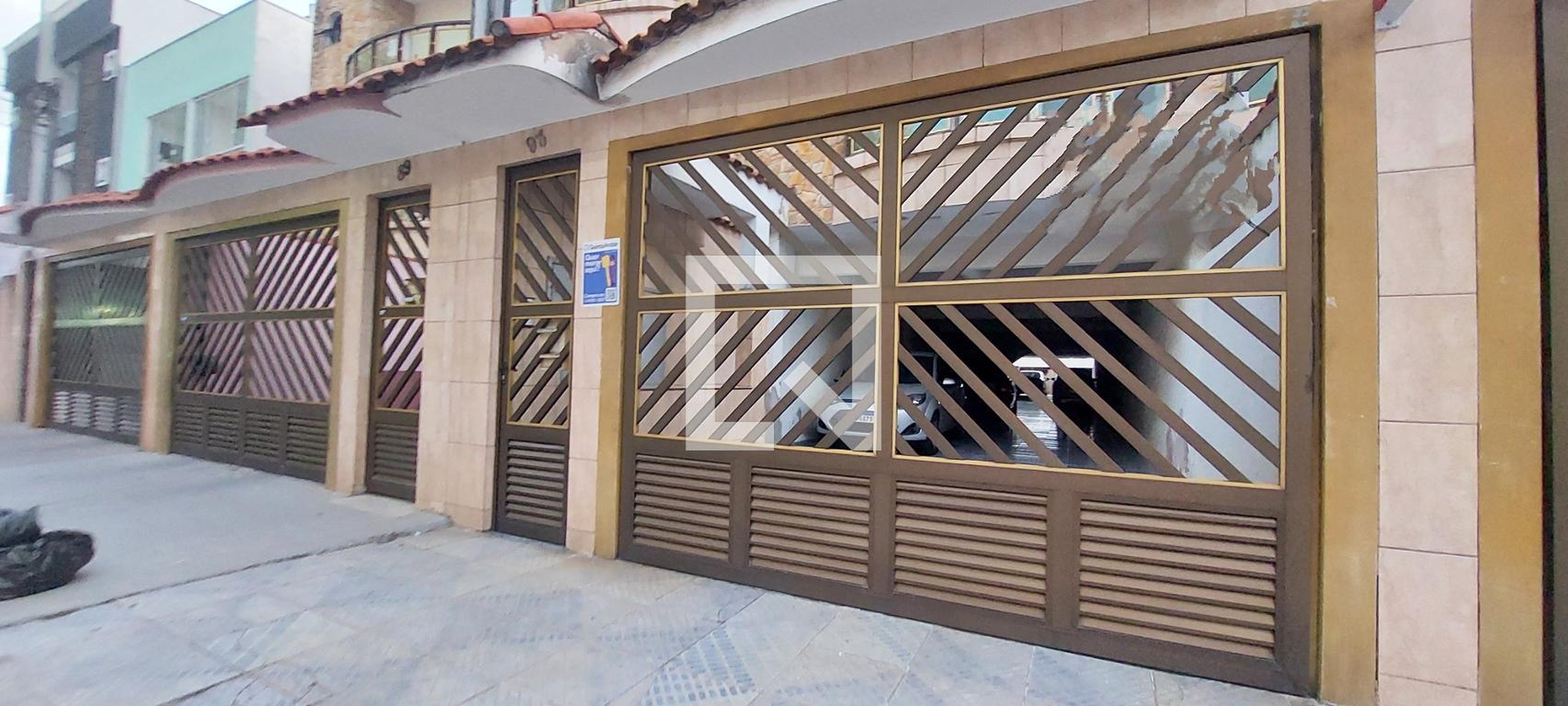 Fachada Condomínio em Rua Madri, 93