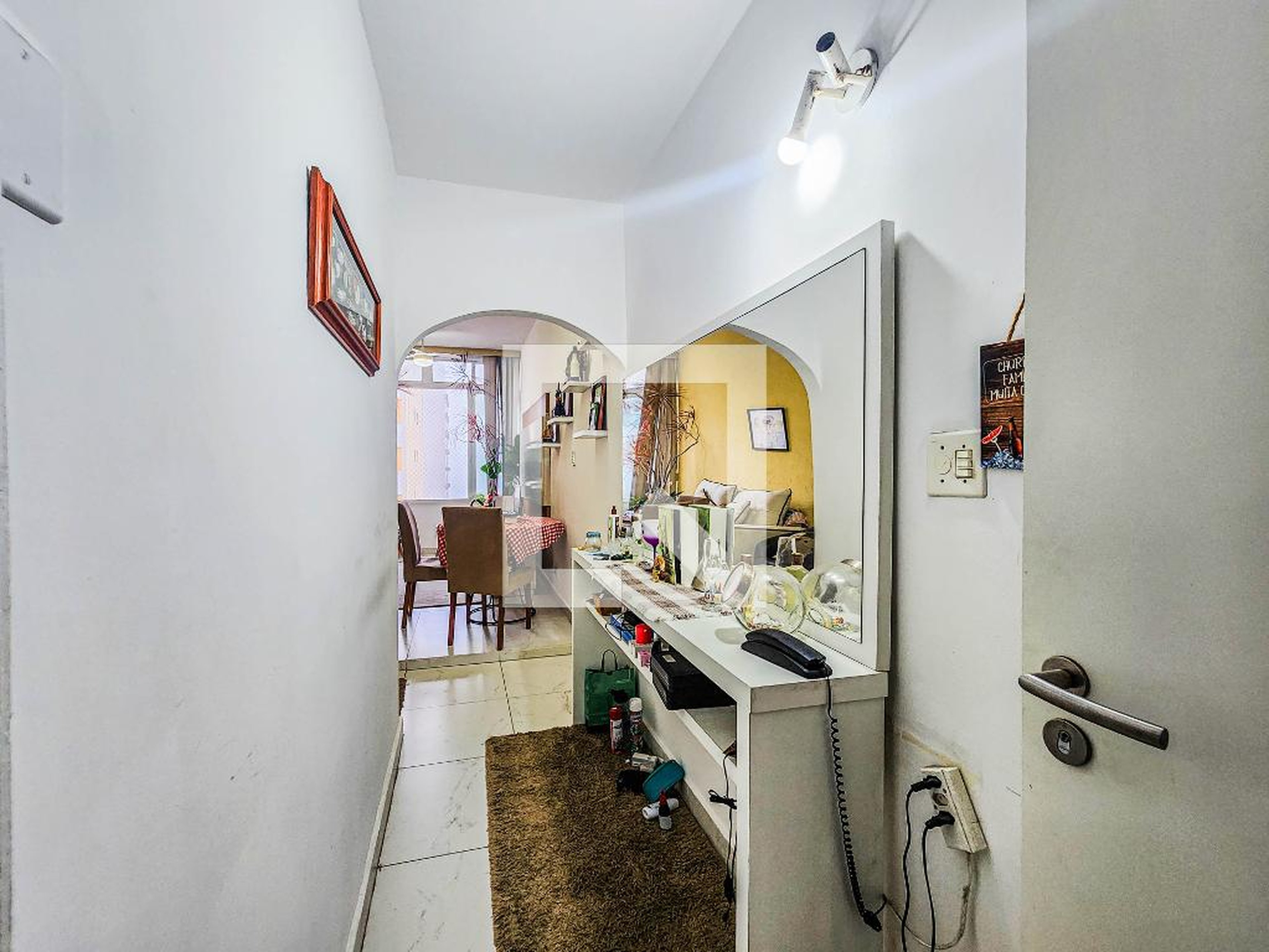 Entrada Condomínio em Rua Aureliano Coutinho, 94