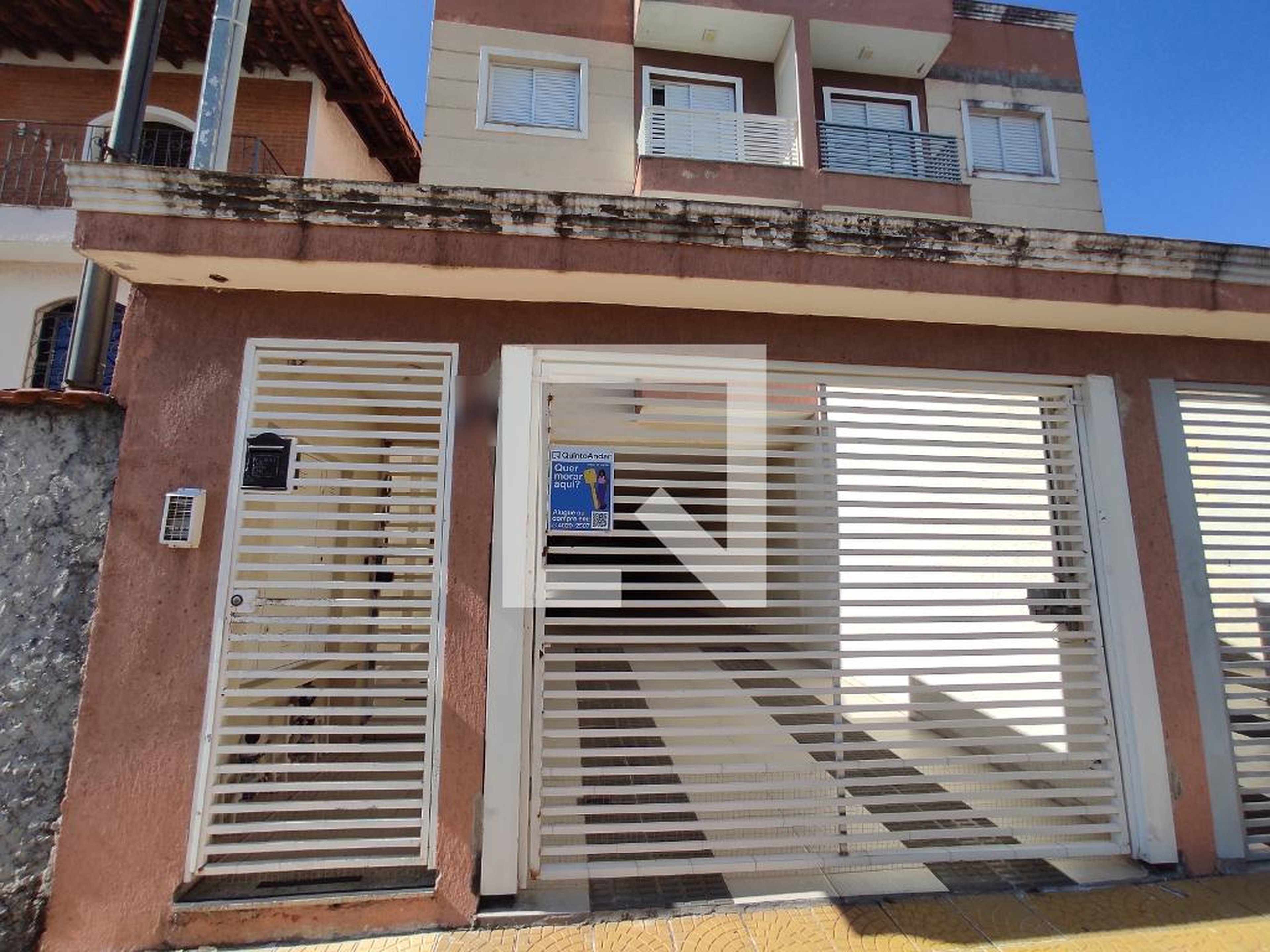 Fachada Condomínio em Rua Laureano, 160