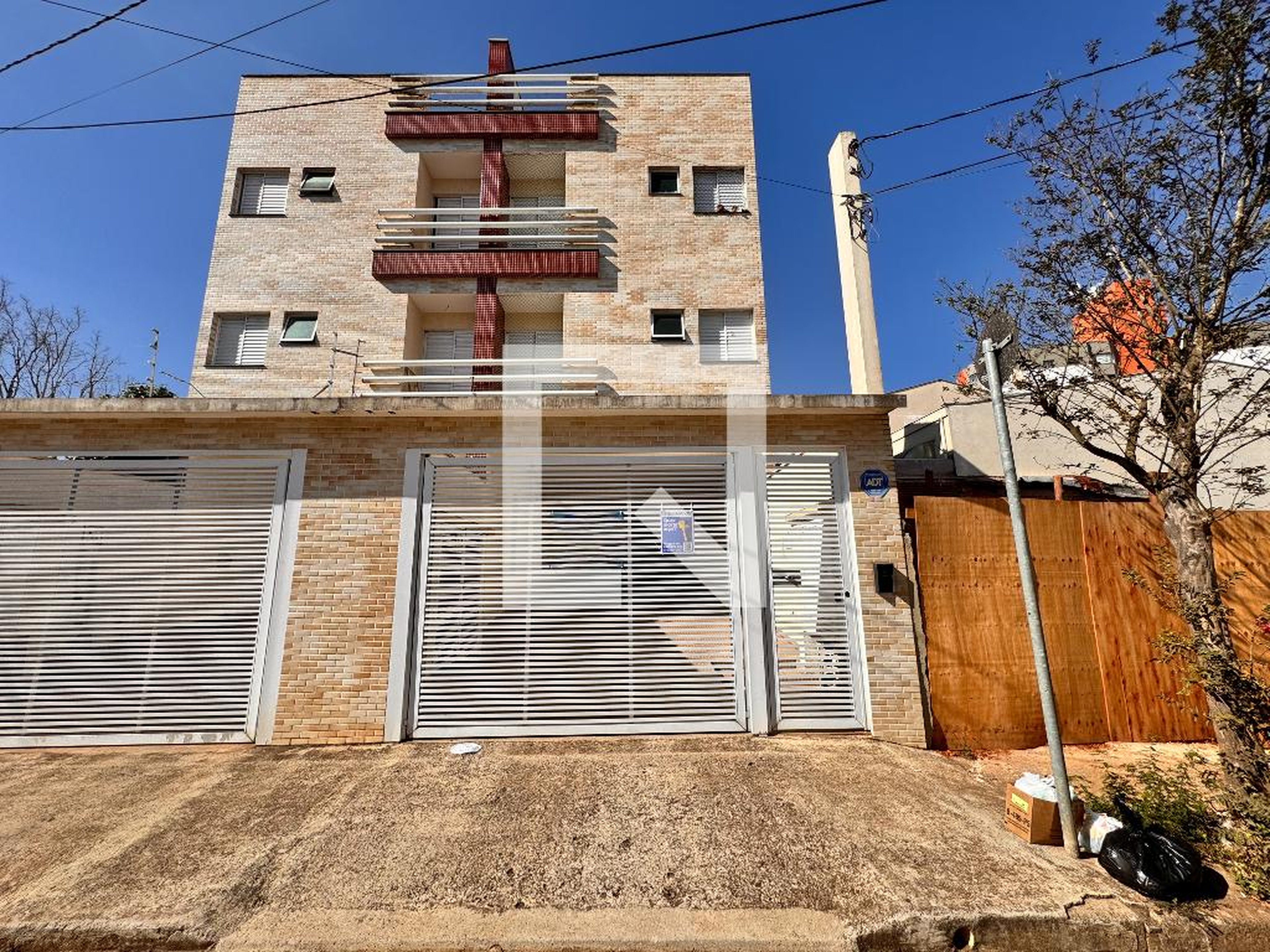 Fachada Condomínio em Rua Budapeste, 79