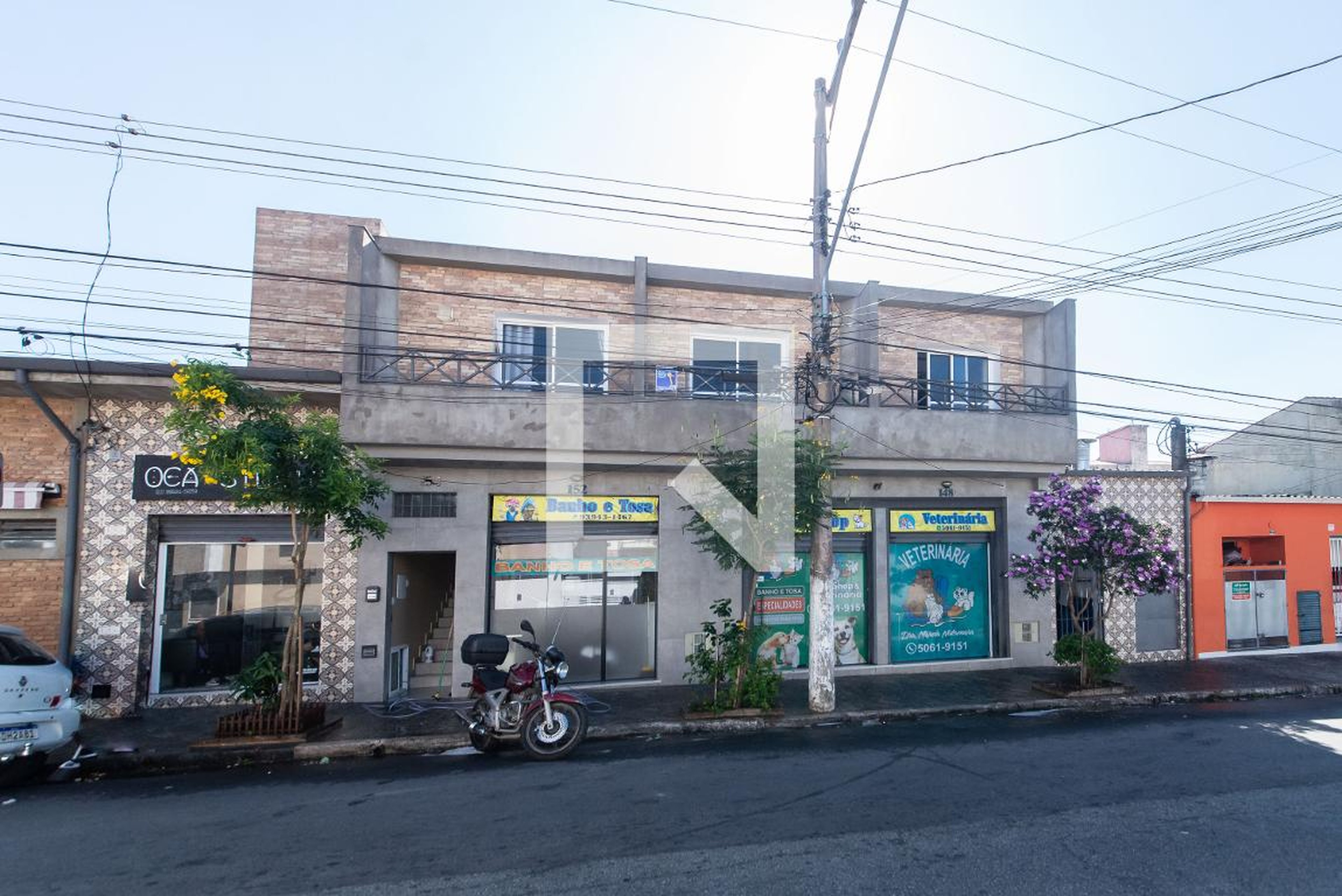 Fachada Condomínio em Rua Apeú, 154