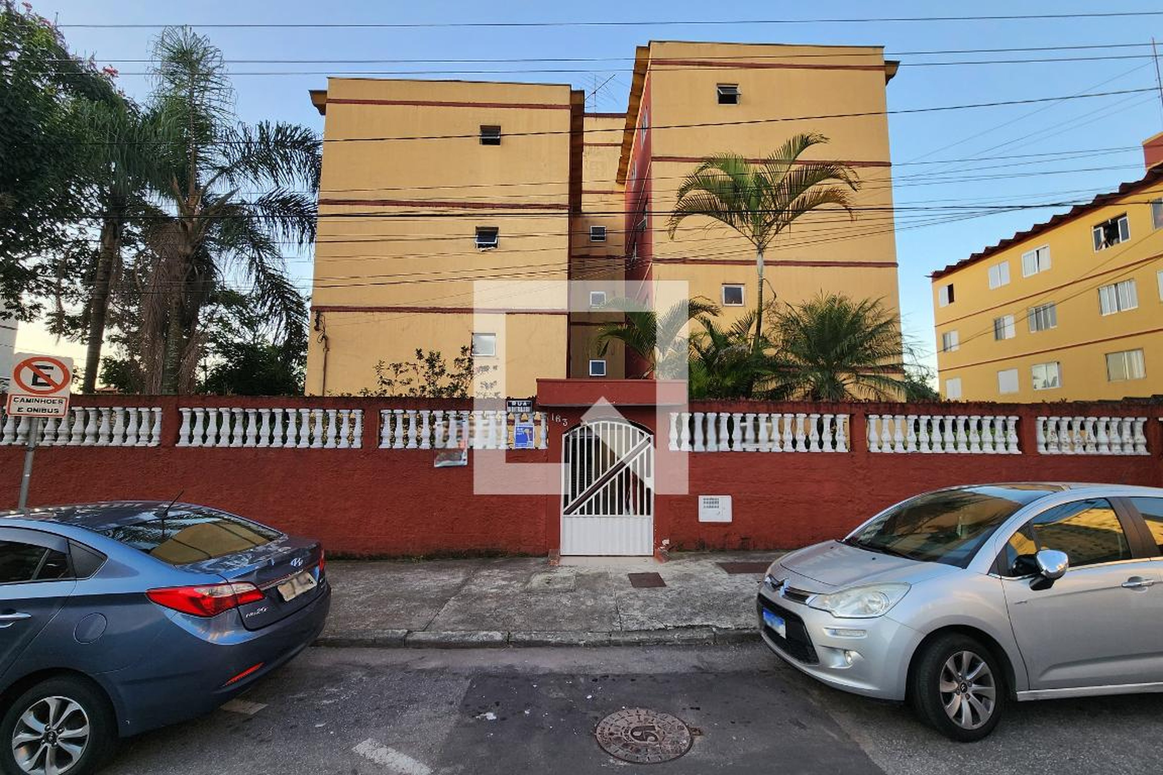 Fachada do Condomínio Condomínio em Rua Mario Trabachini, 163