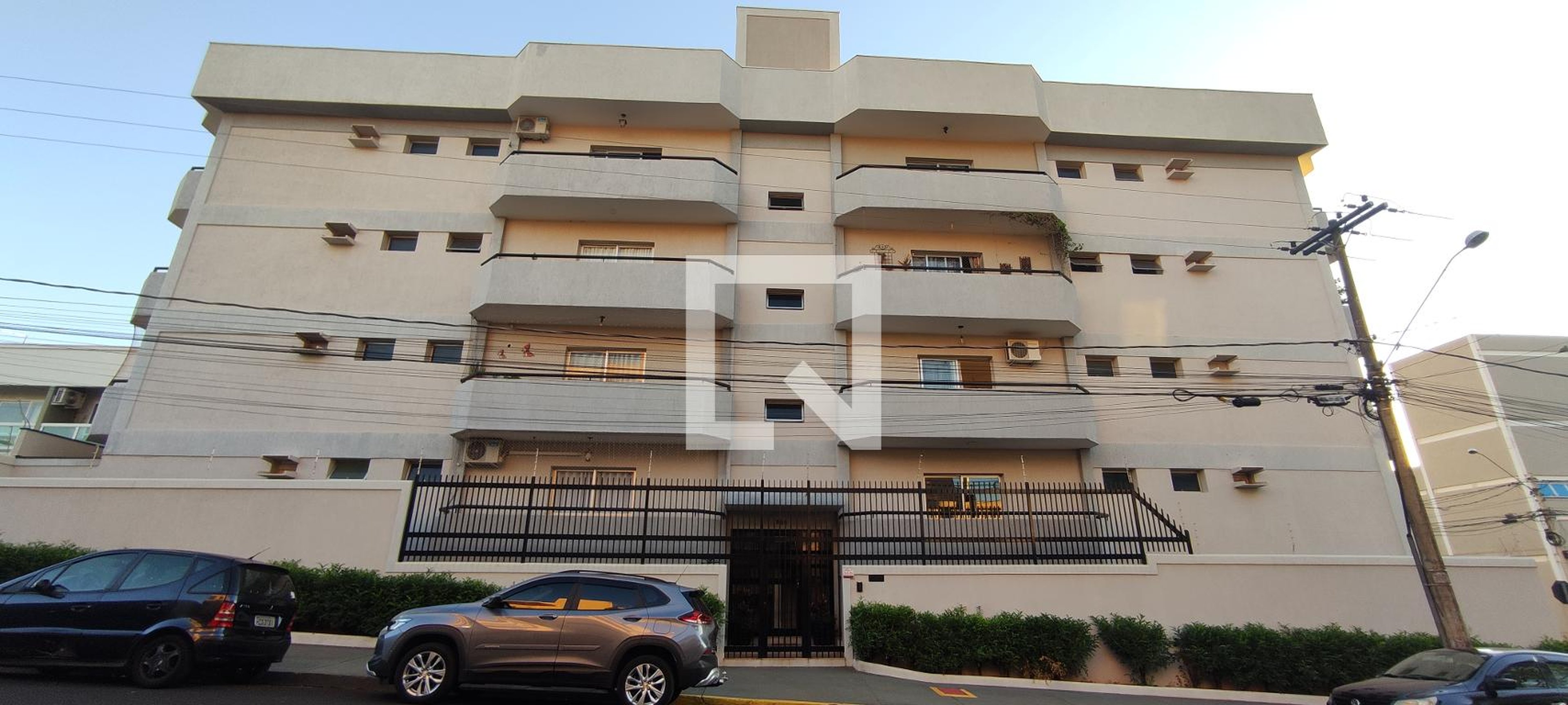 Fachada Condomínio em Rua Paschoal Bardaro, 586