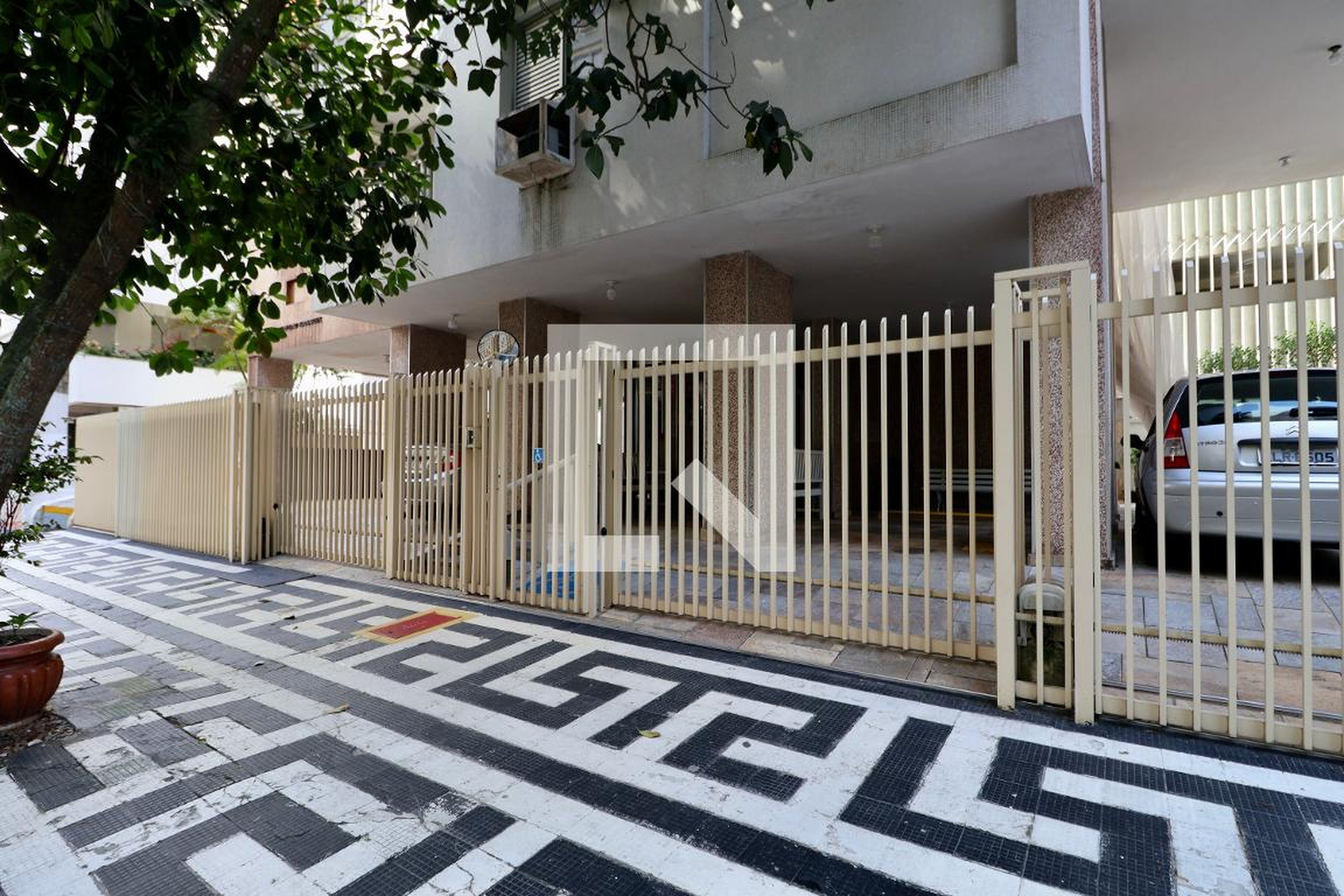 Fachada Condomínio Chateau Kanarek