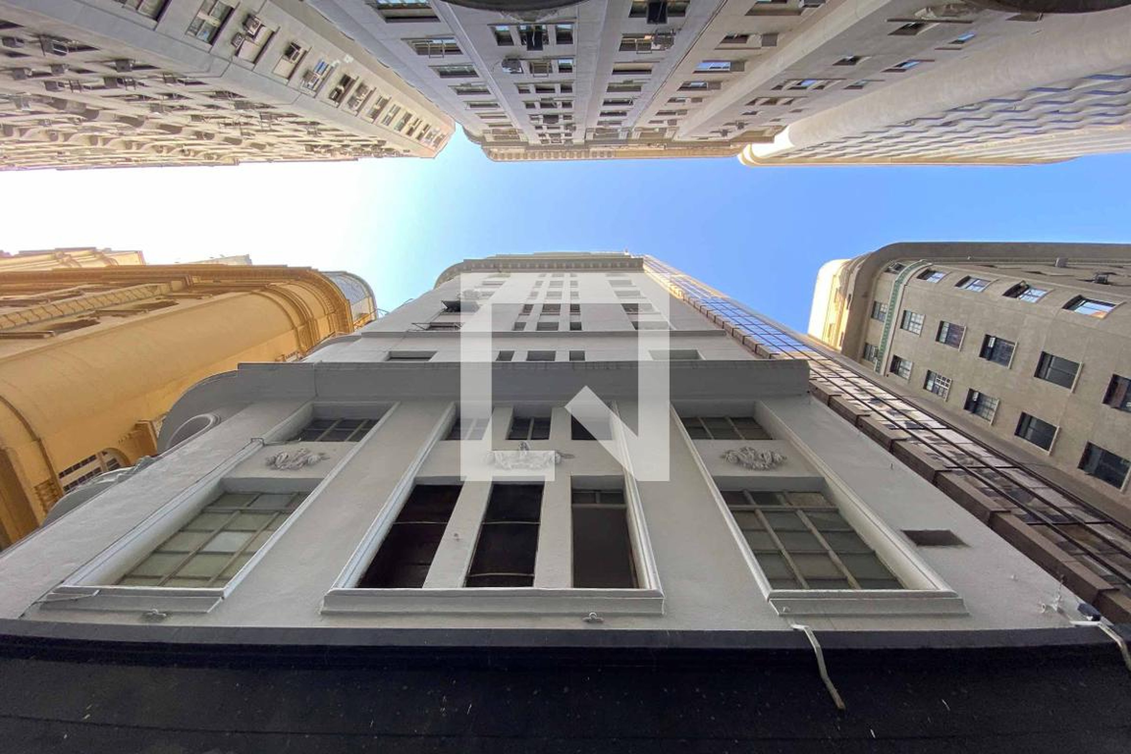 Fachada Condomínio em Rua Álvaro Alvim, 24