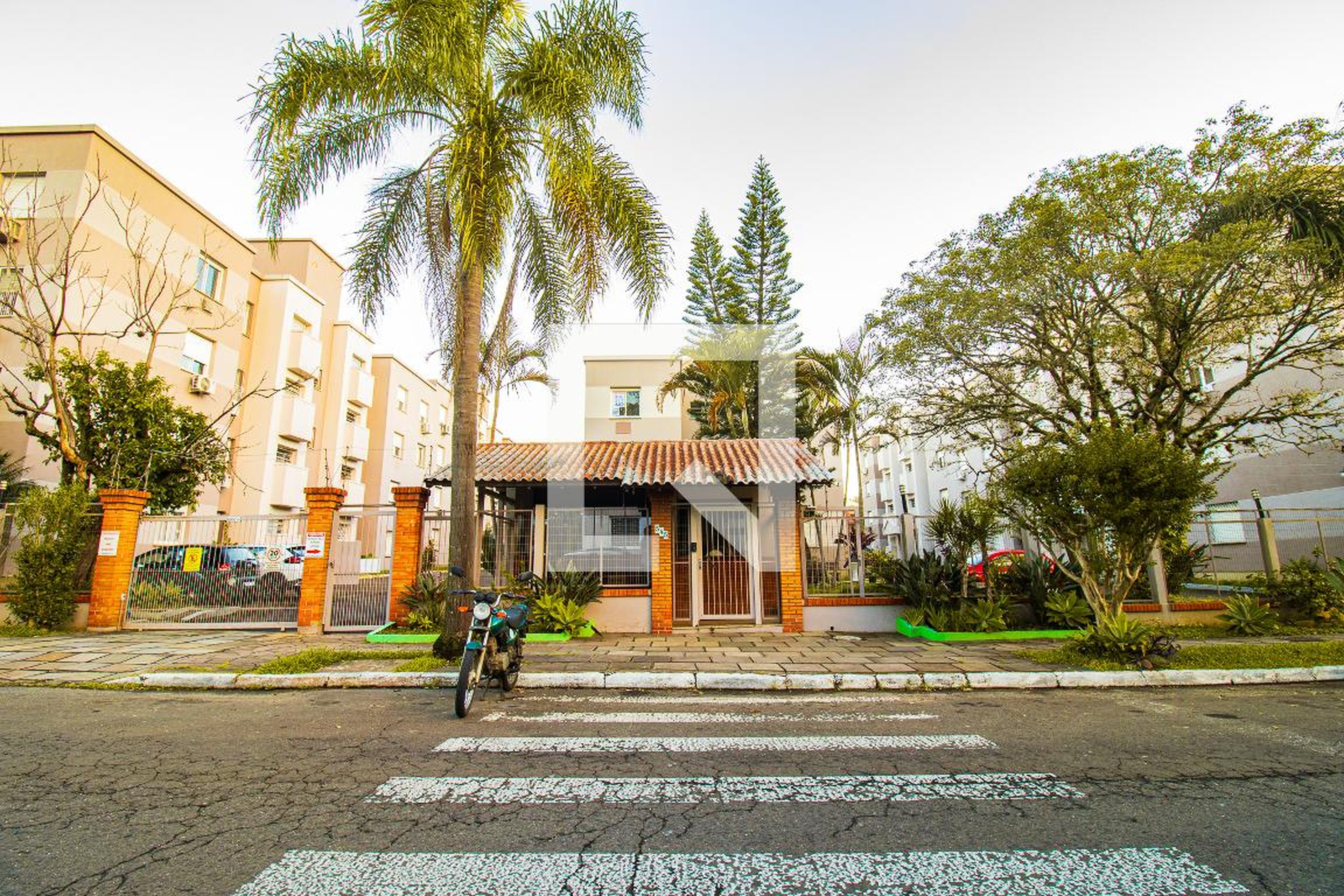 Fachada Condomínio em Rua Ernesto Zamprogna, 32