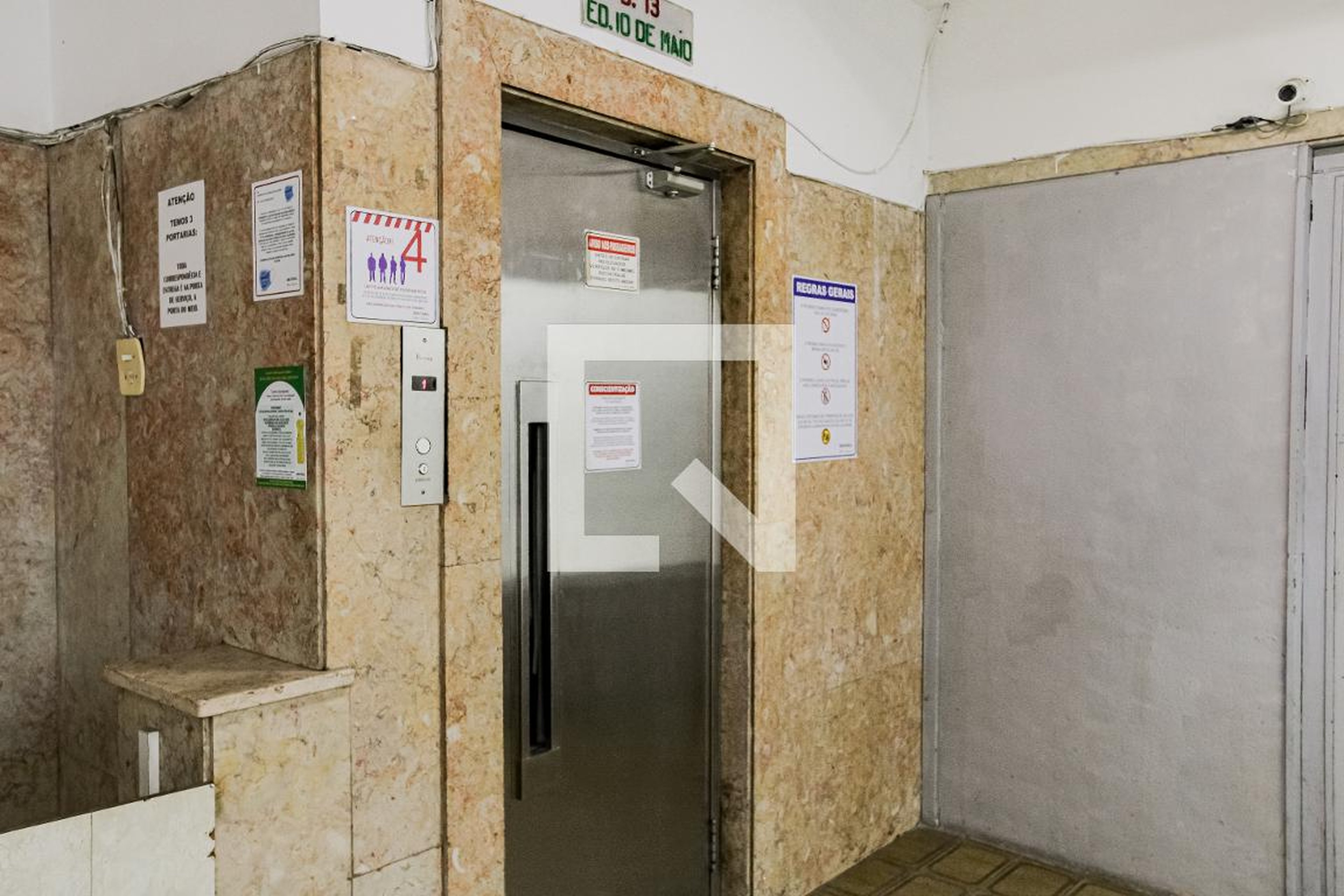 Elevador - Edifício Dez de Maio