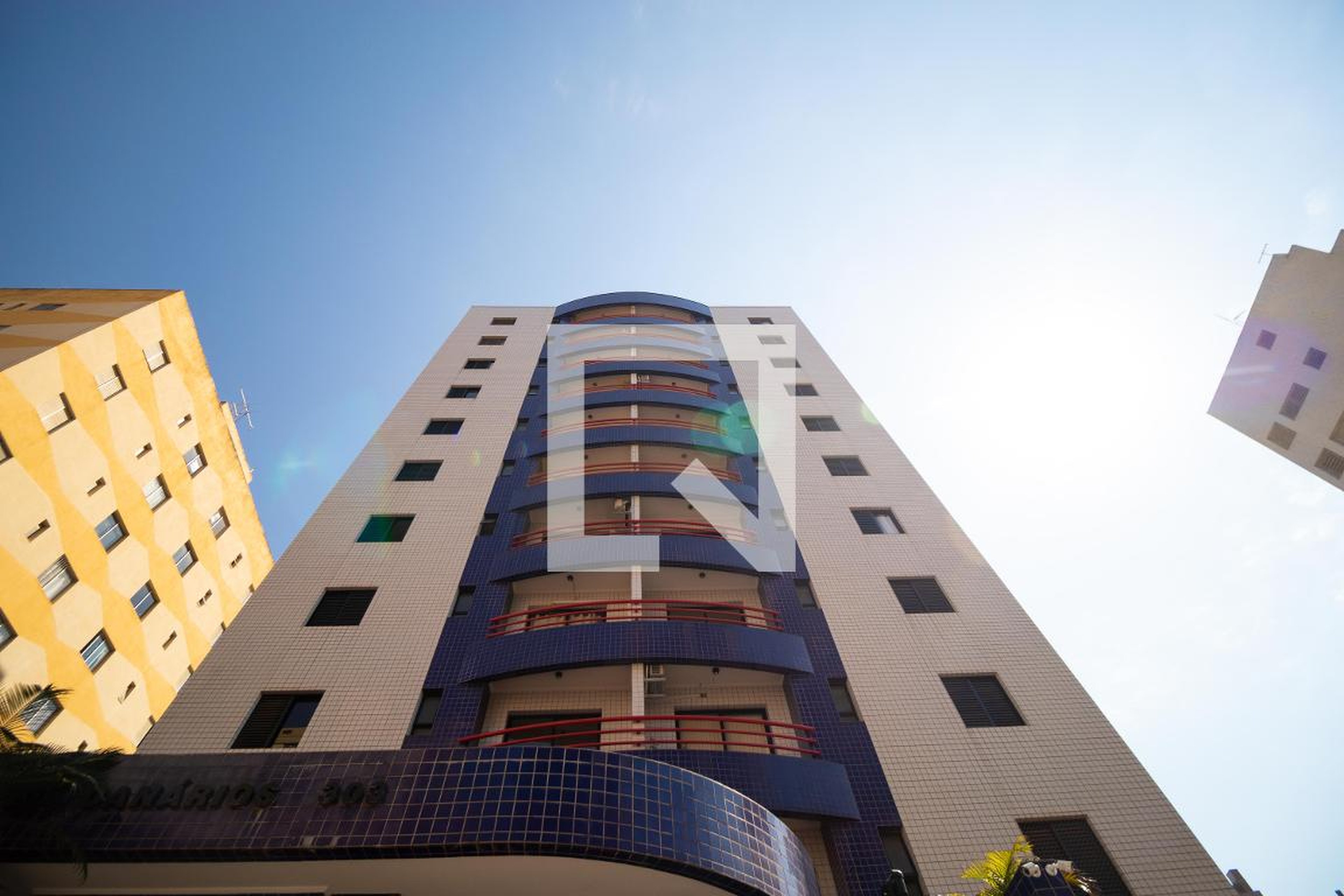 Fachada Condomínio em Rua Riachuelo, 303