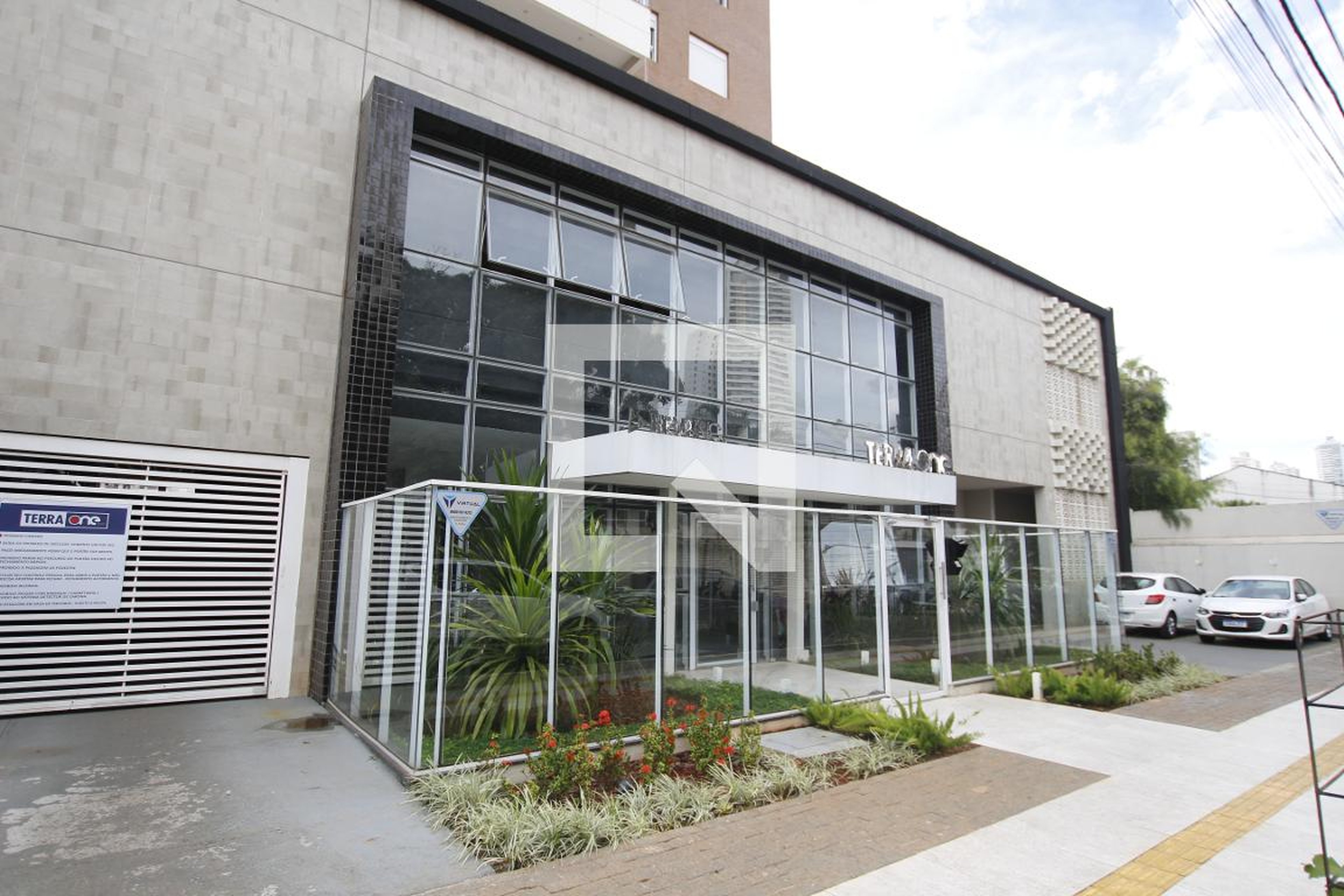 Fachada Condomínio em Rua C-236, 0