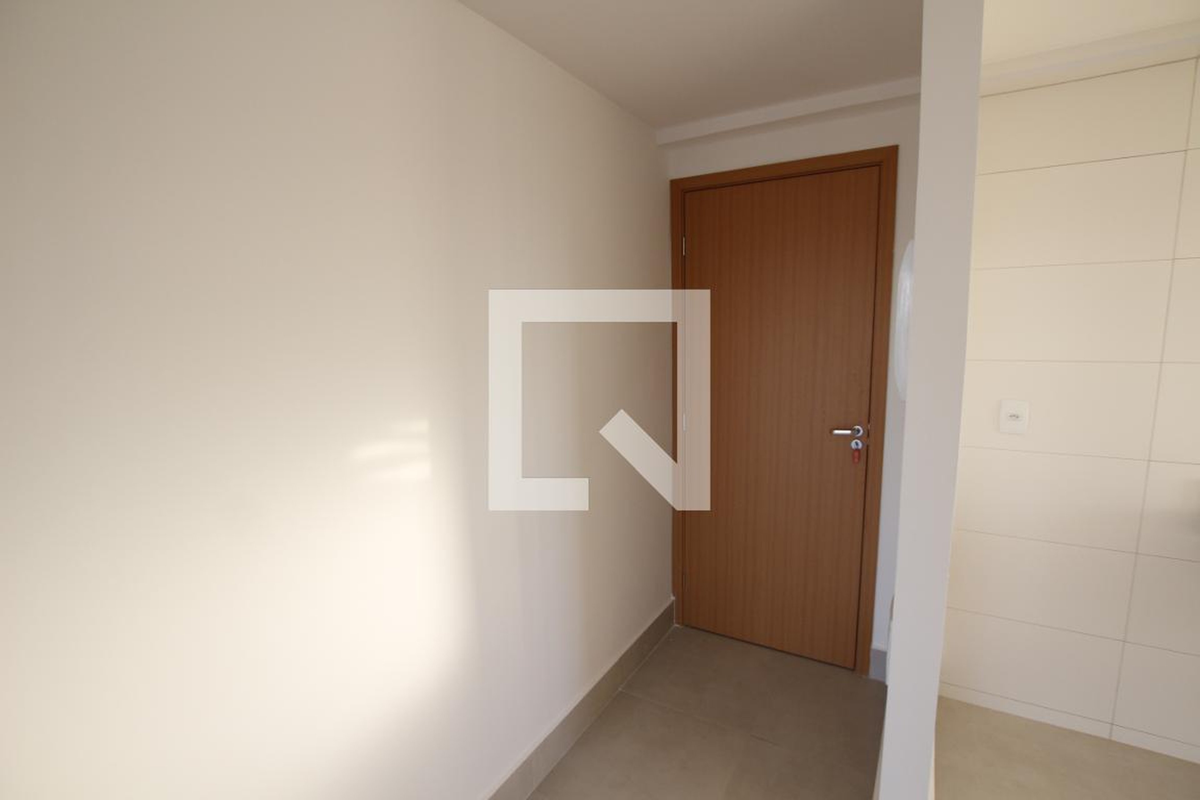 Entrada Condomínio em Avenida T-5, 64