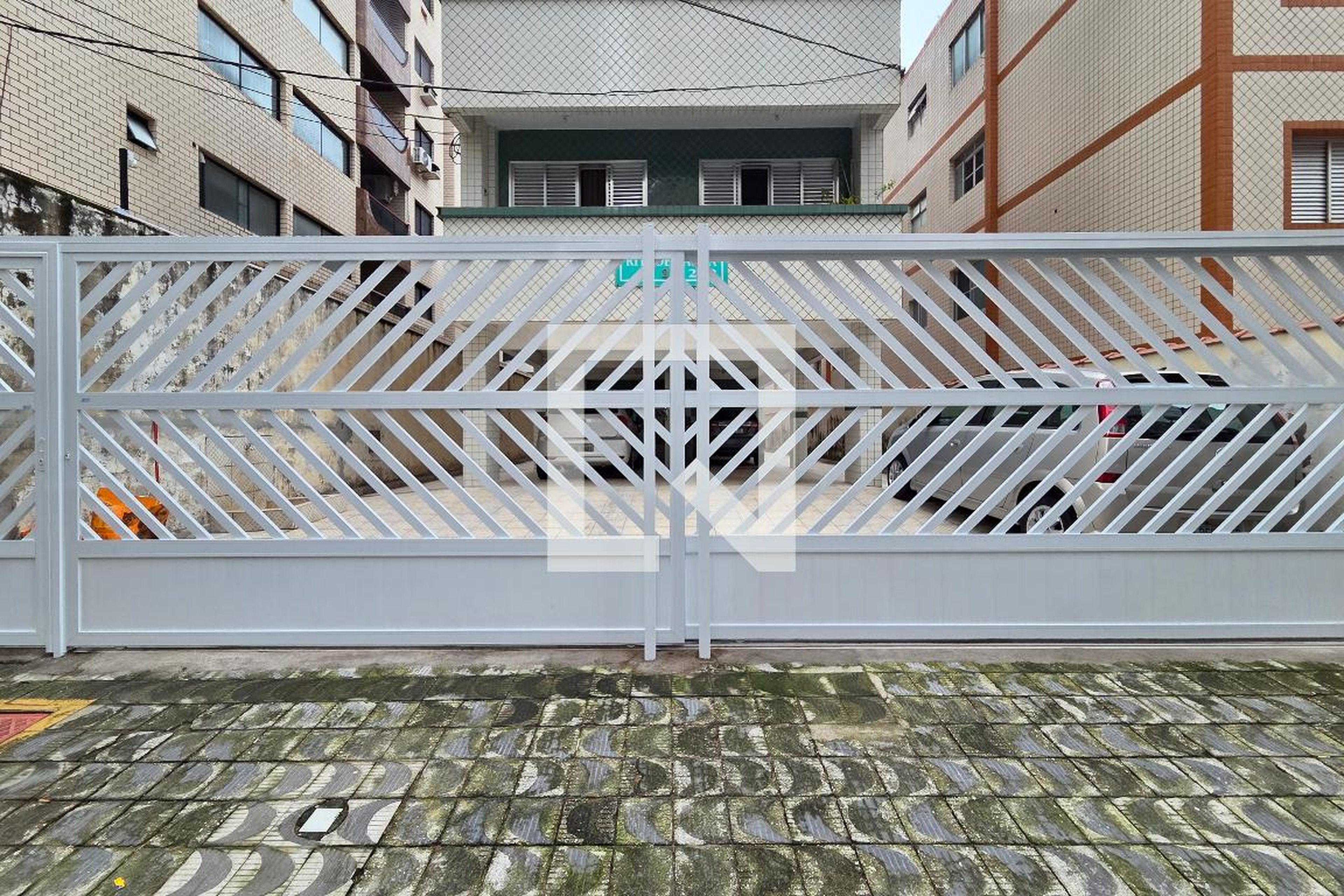 Fachada Condomínio em Rua Bahia, 272