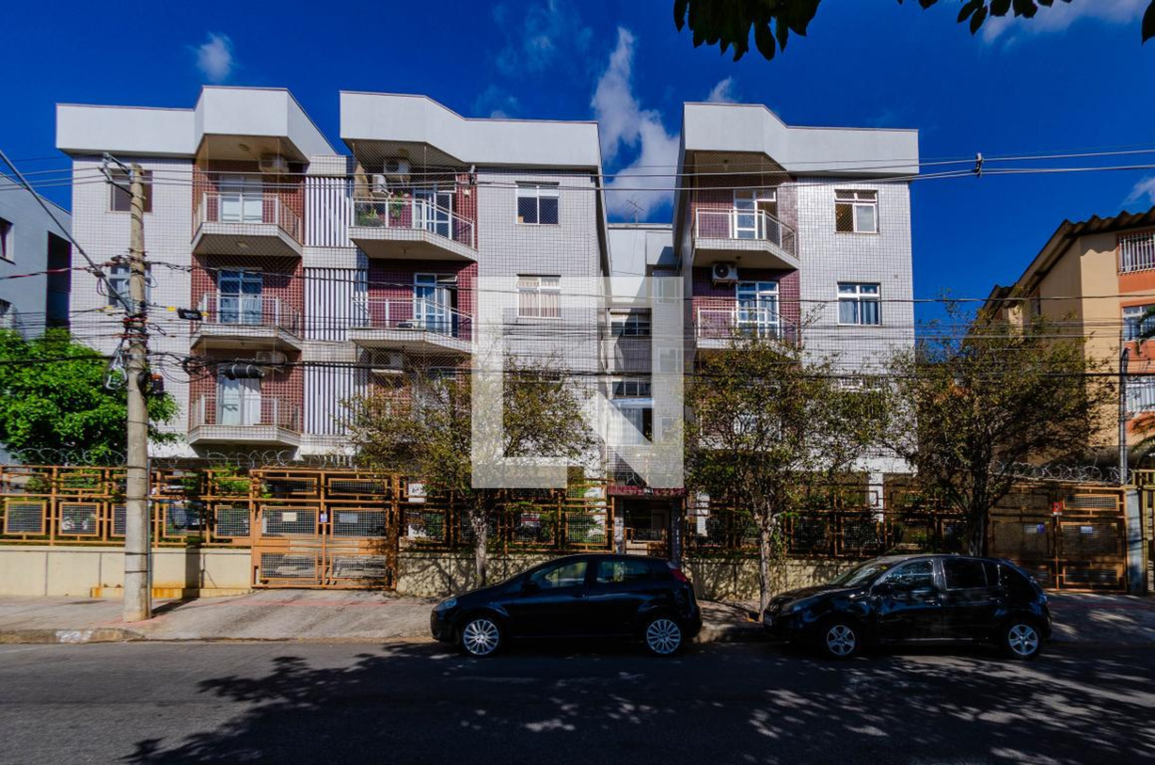 Fachada Condomínio em Rua Paulo Piedade Campos, 561