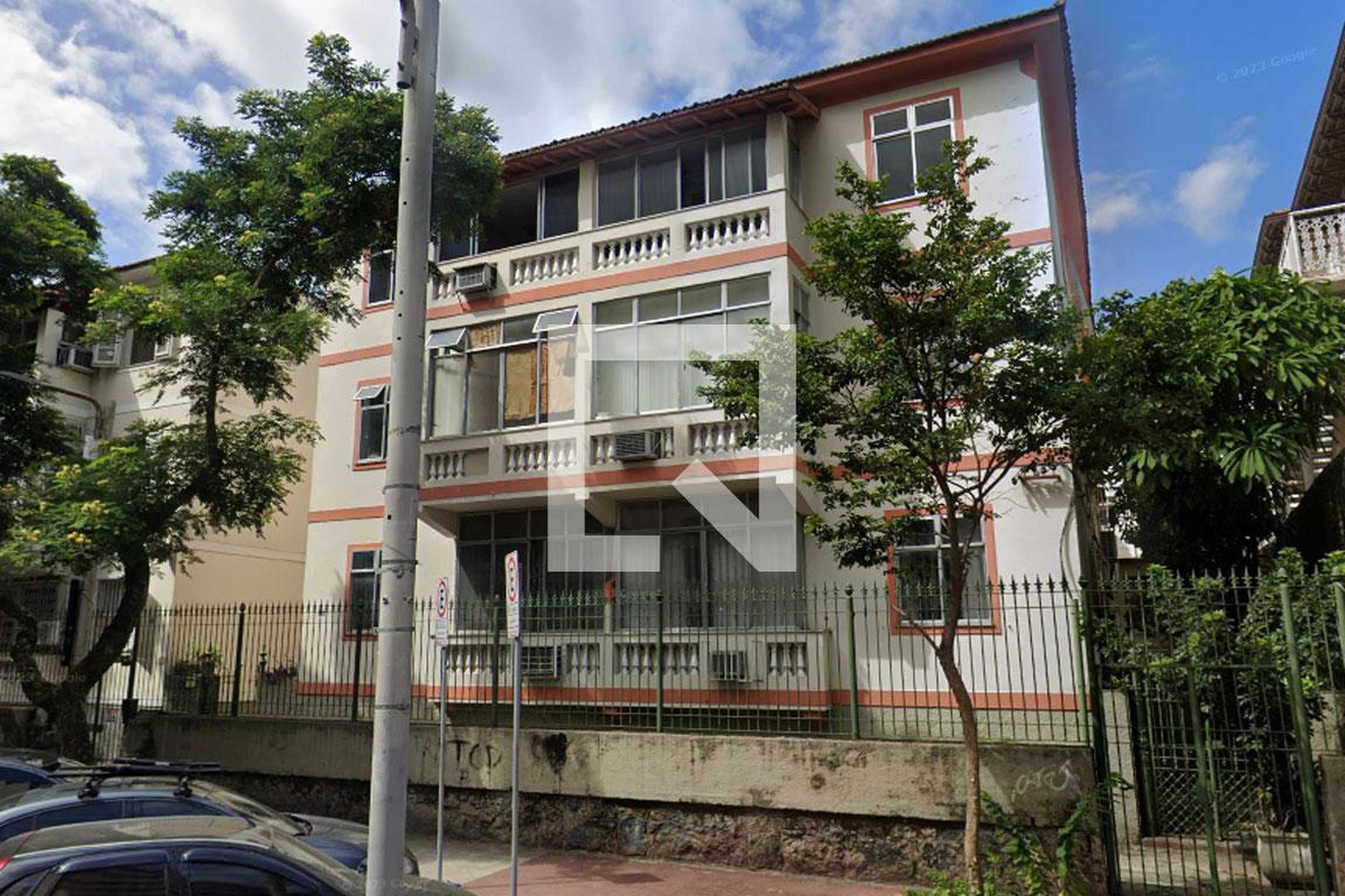 Fachada Condomínio em Rua Real Grandeza, 75