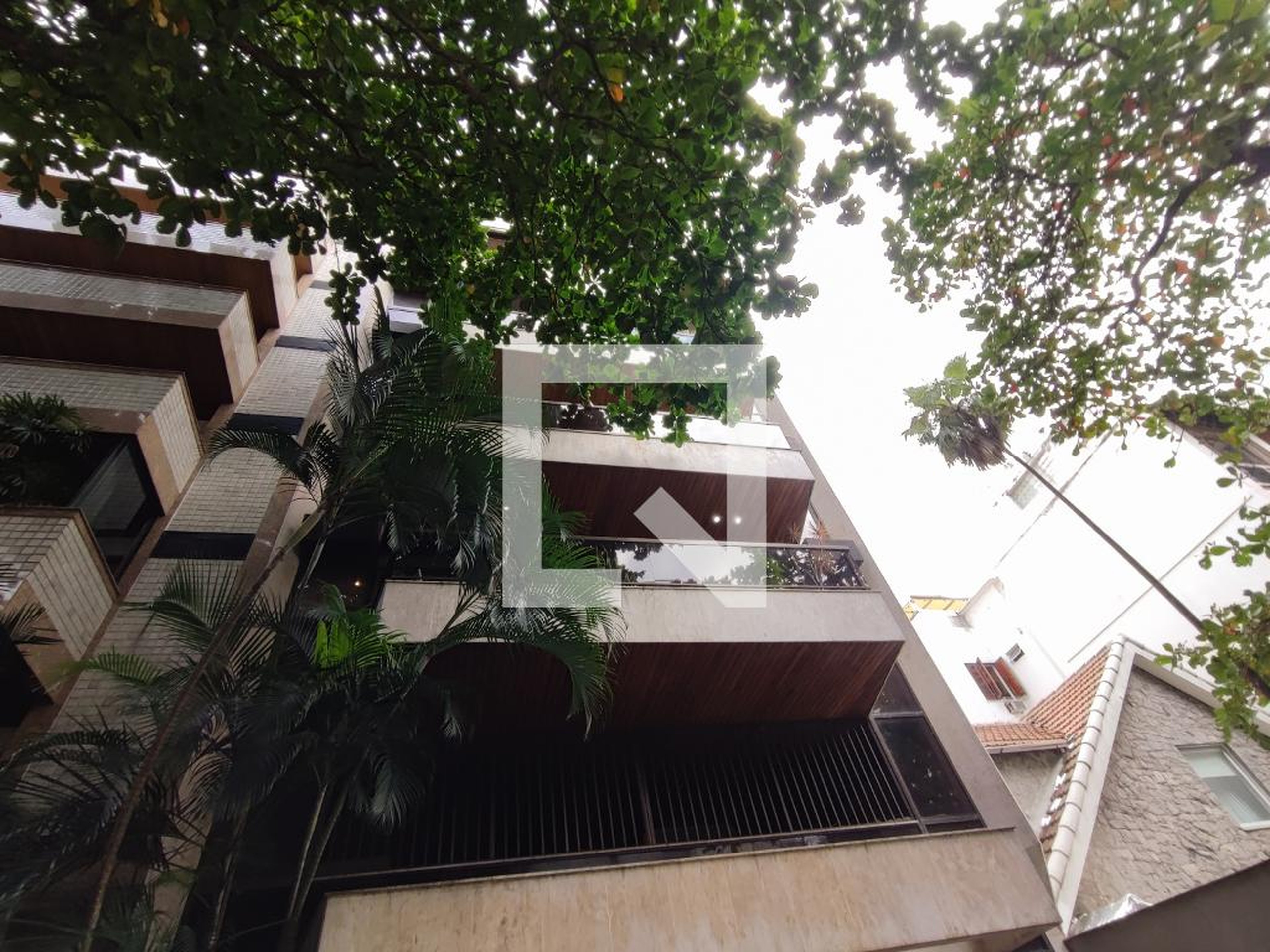 Fachada Condomínio em Rua Redentor, 325