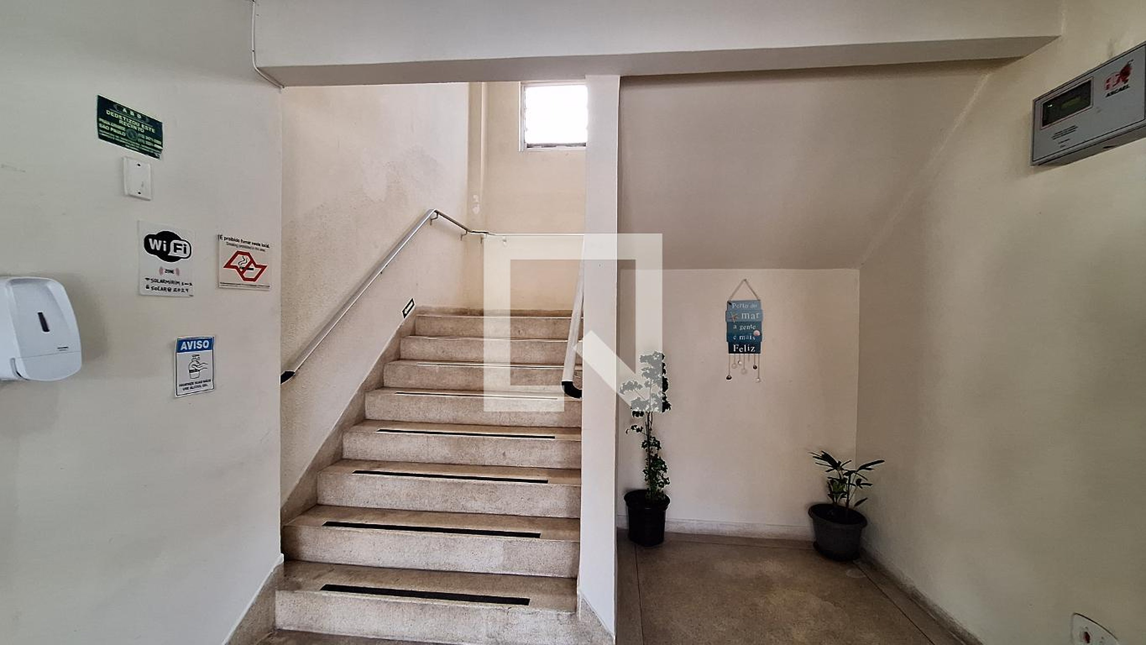 Hall de entrada Condomínio em Rua Primeiro de Maio, 8